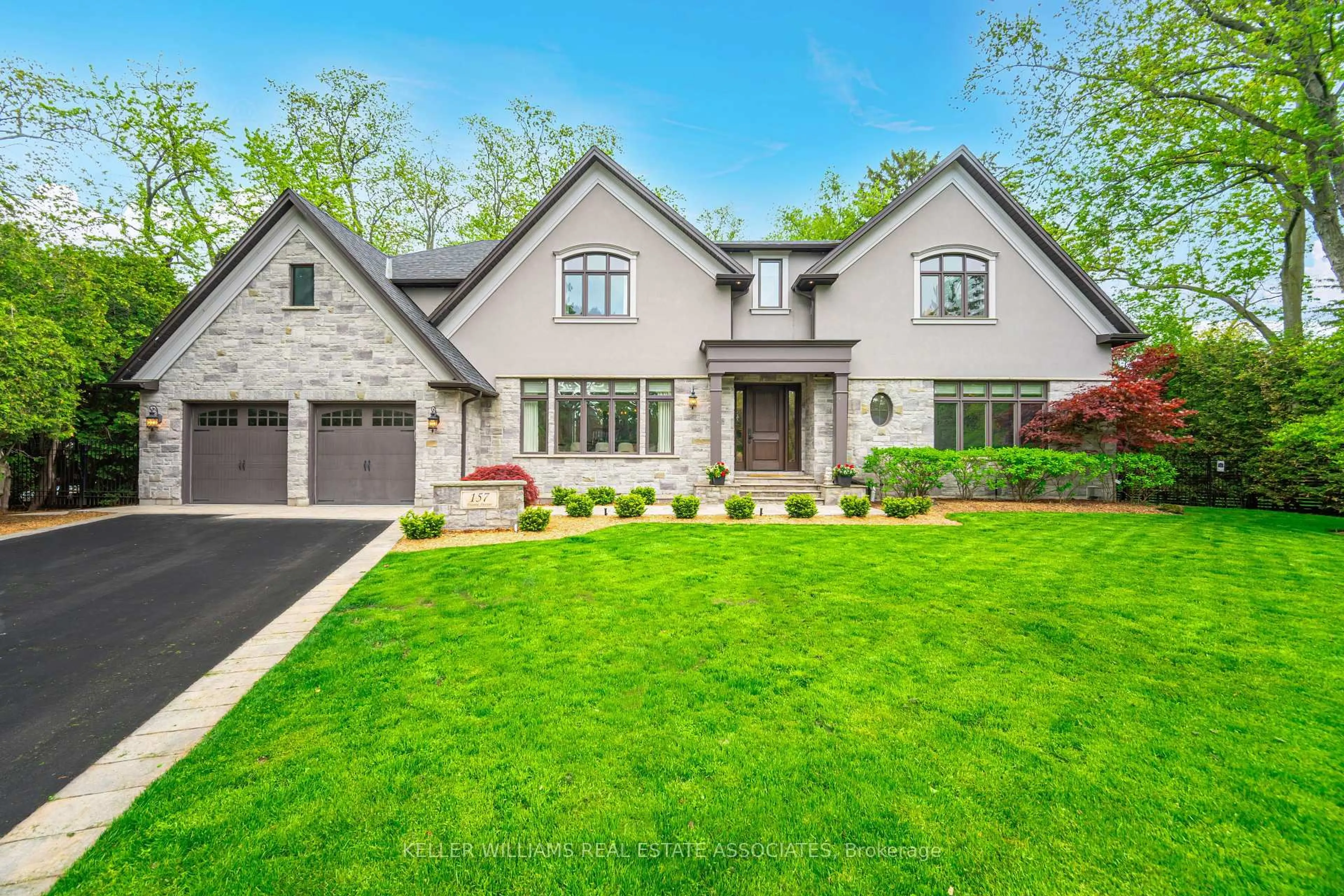 Home with brick exterior material, street for 157 Dianne Ave, Oakville Ontario L6J 4G8
