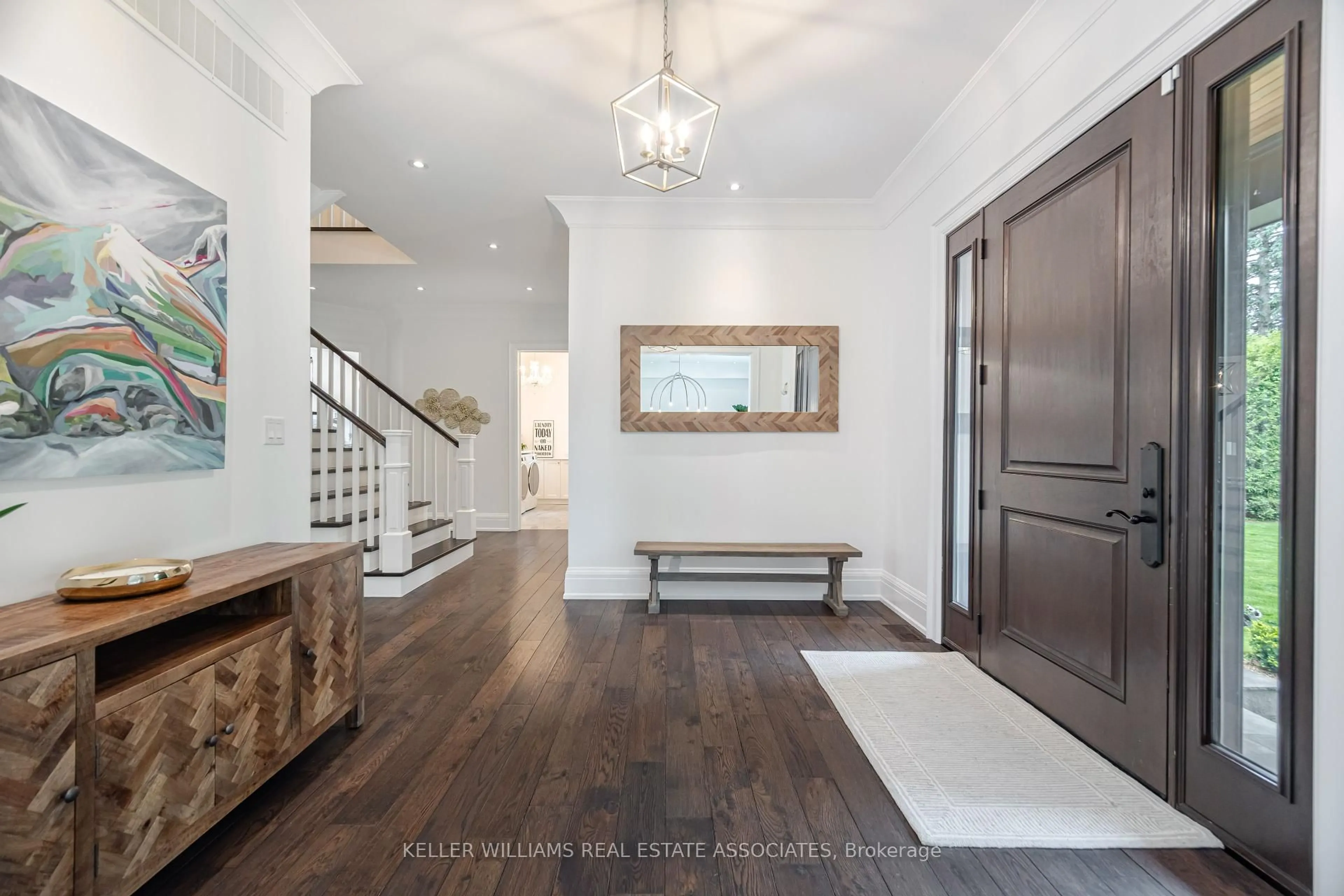 Indoor entryway for 157 Dianne Ave, Oakville Ontario L6J 4G8