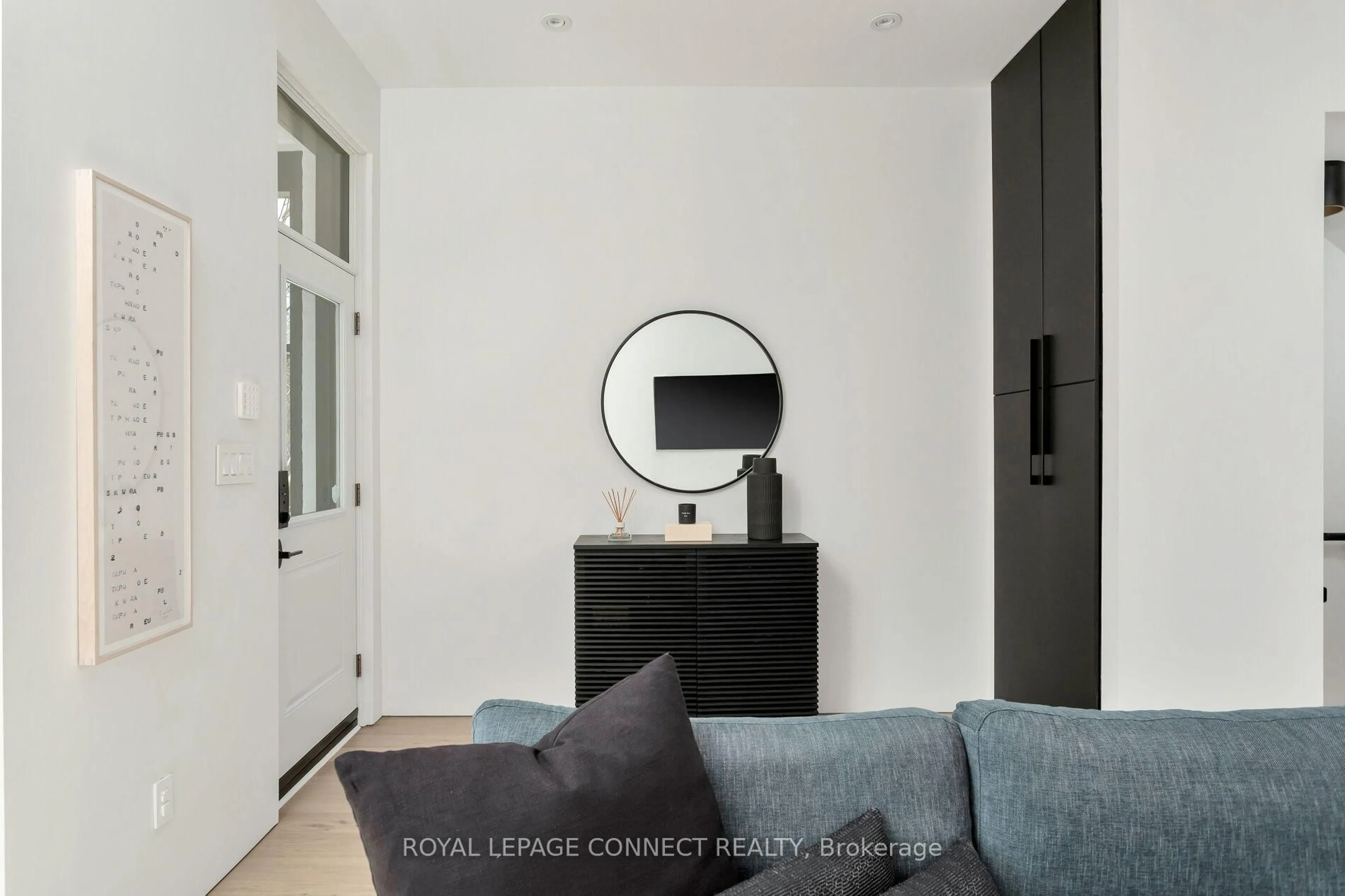 Indoor entryway for 59 Fuller Ave, Toronto Ontario M6R 2C4