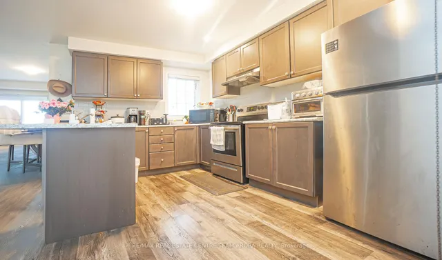Additional image 17 of 990 Balsam Crt