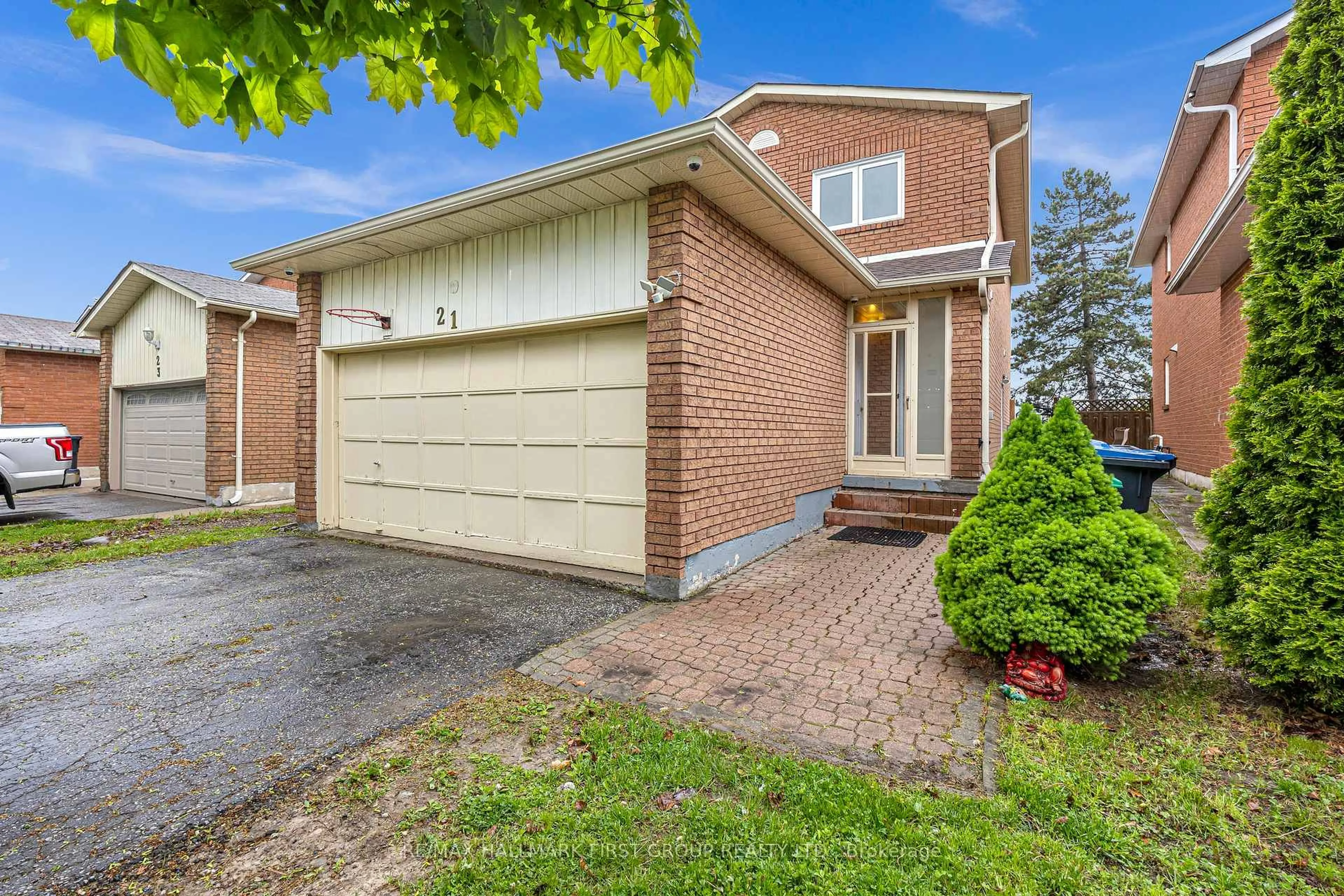 Home with brick exterior material, street for 21 Toba Cres, Brampton Ontario L6Z 4R6