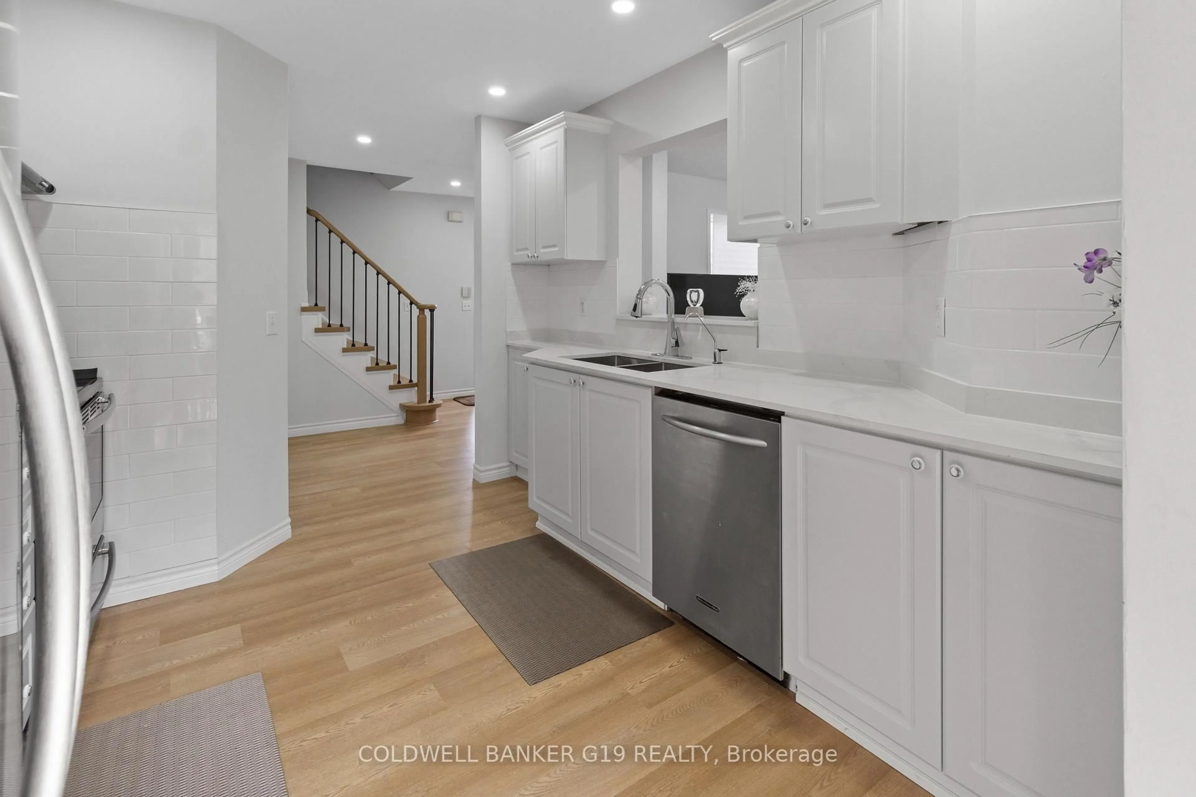 Open concept kitchen, unknown for 61 Homewood St, Brampton Ontario L6R 1T3