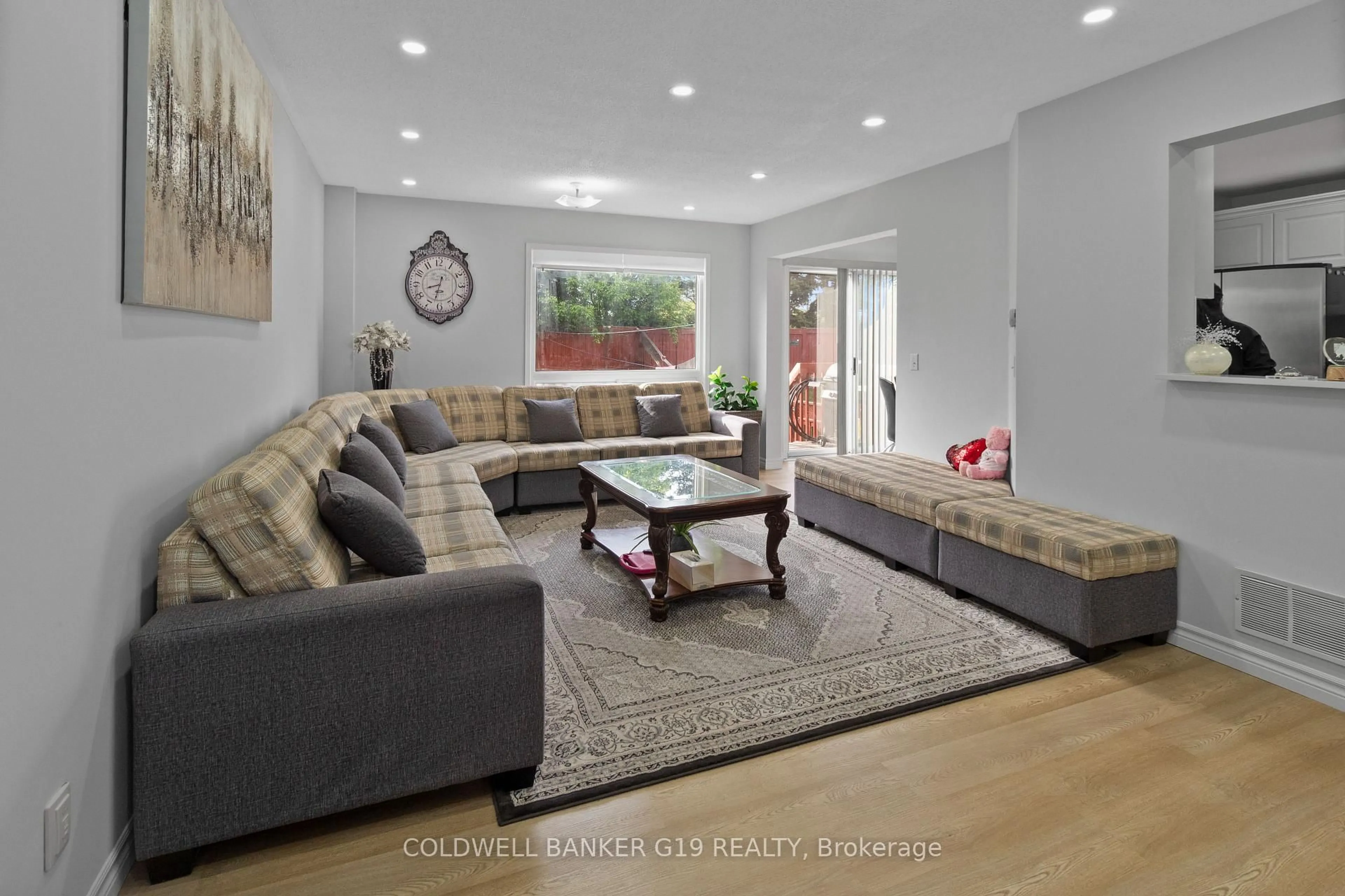 Living room with furniture, unknown for 61 Homewood St, Brampton Ontario L6R 1T3