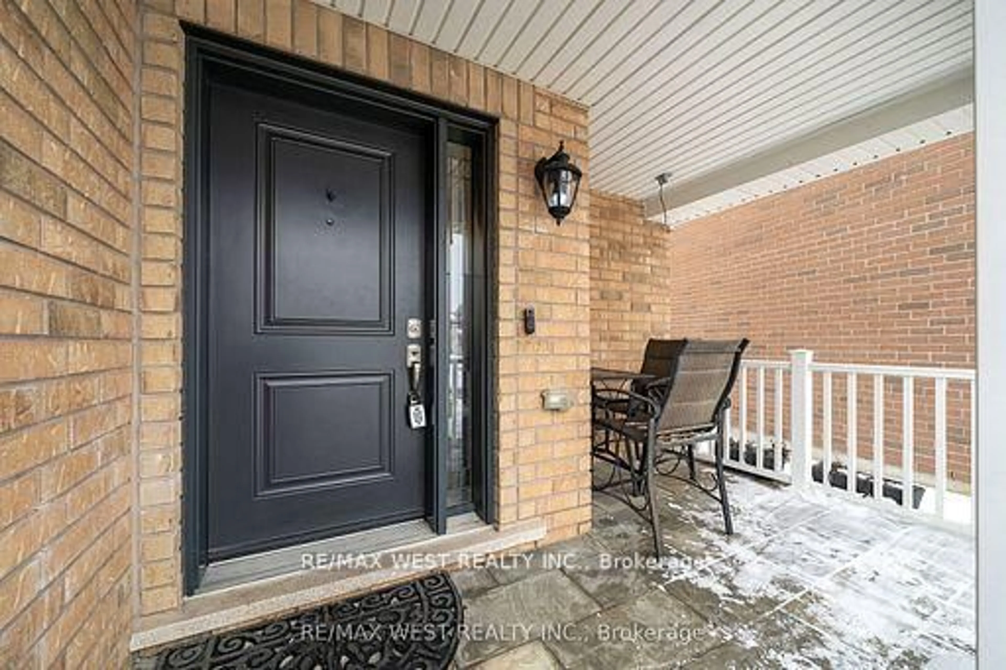 Indoor entryway for 7 Polstar Rd, Brampton Ontario L7A 4H1