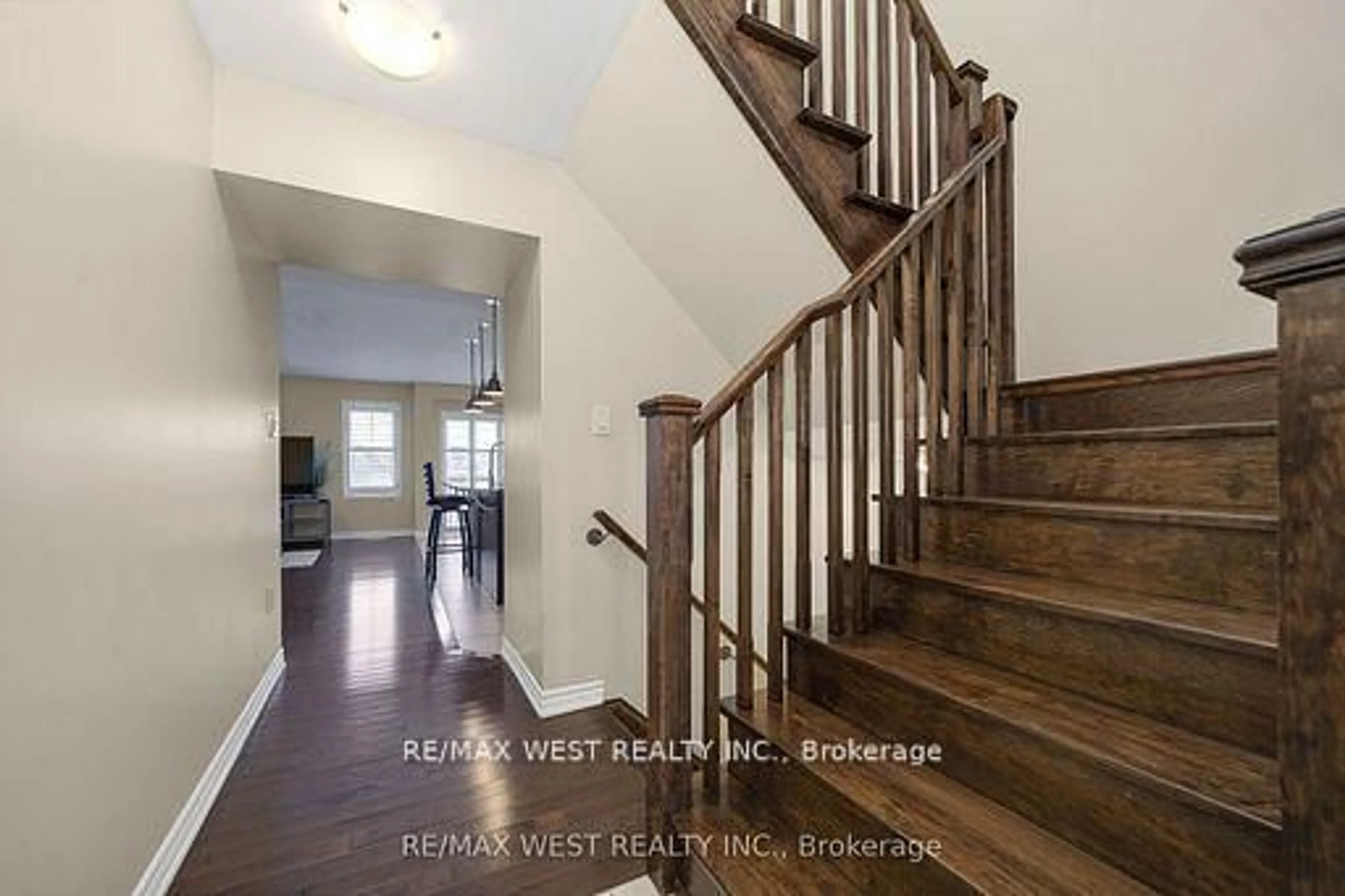 Indoor entryway for 7 Polstar Rd, Brampton Ontario L7A 4H1
