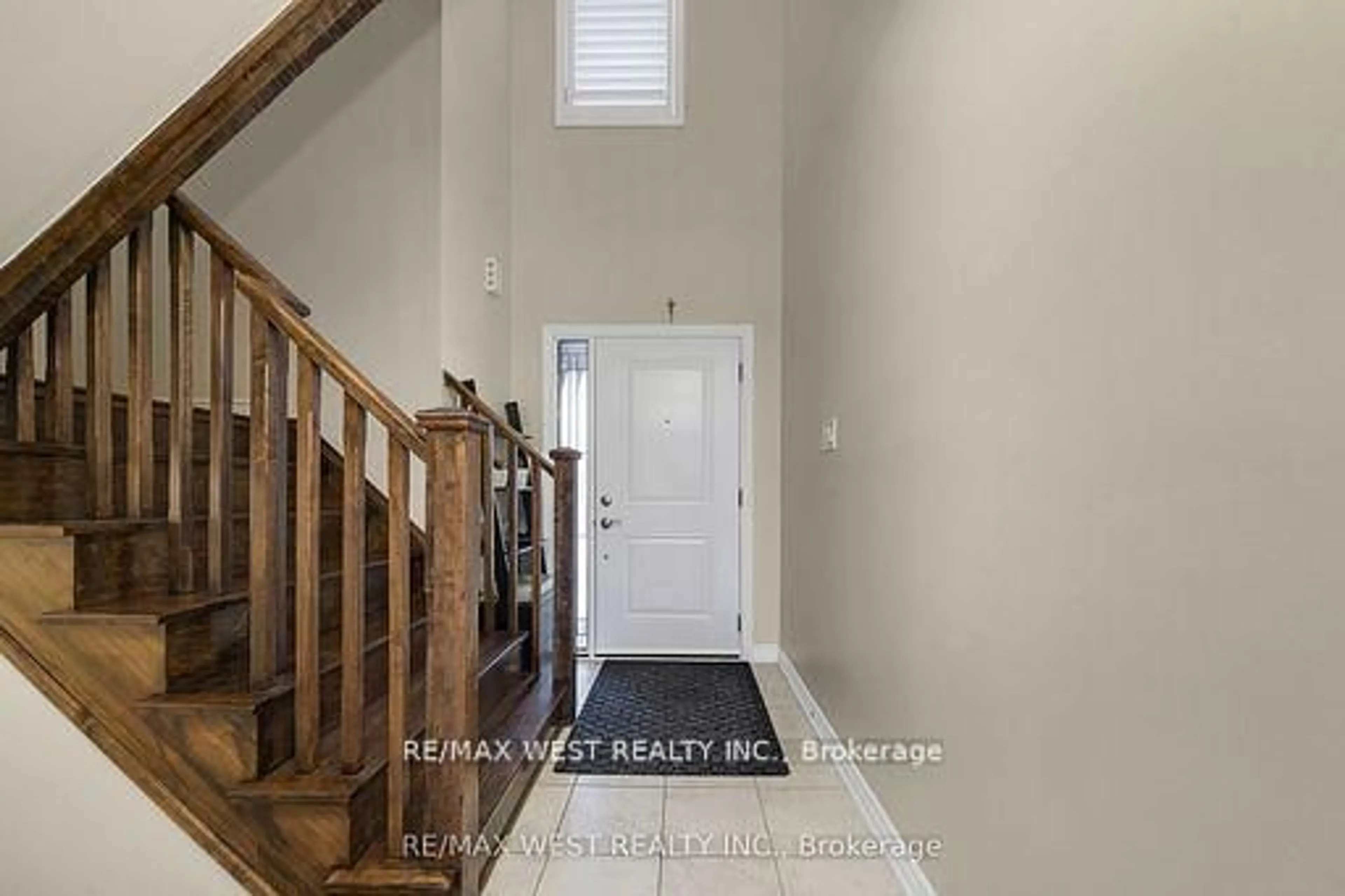 Indoor entryway for 7 Polstar Rd, Brampton Ontario L7A 4H1
