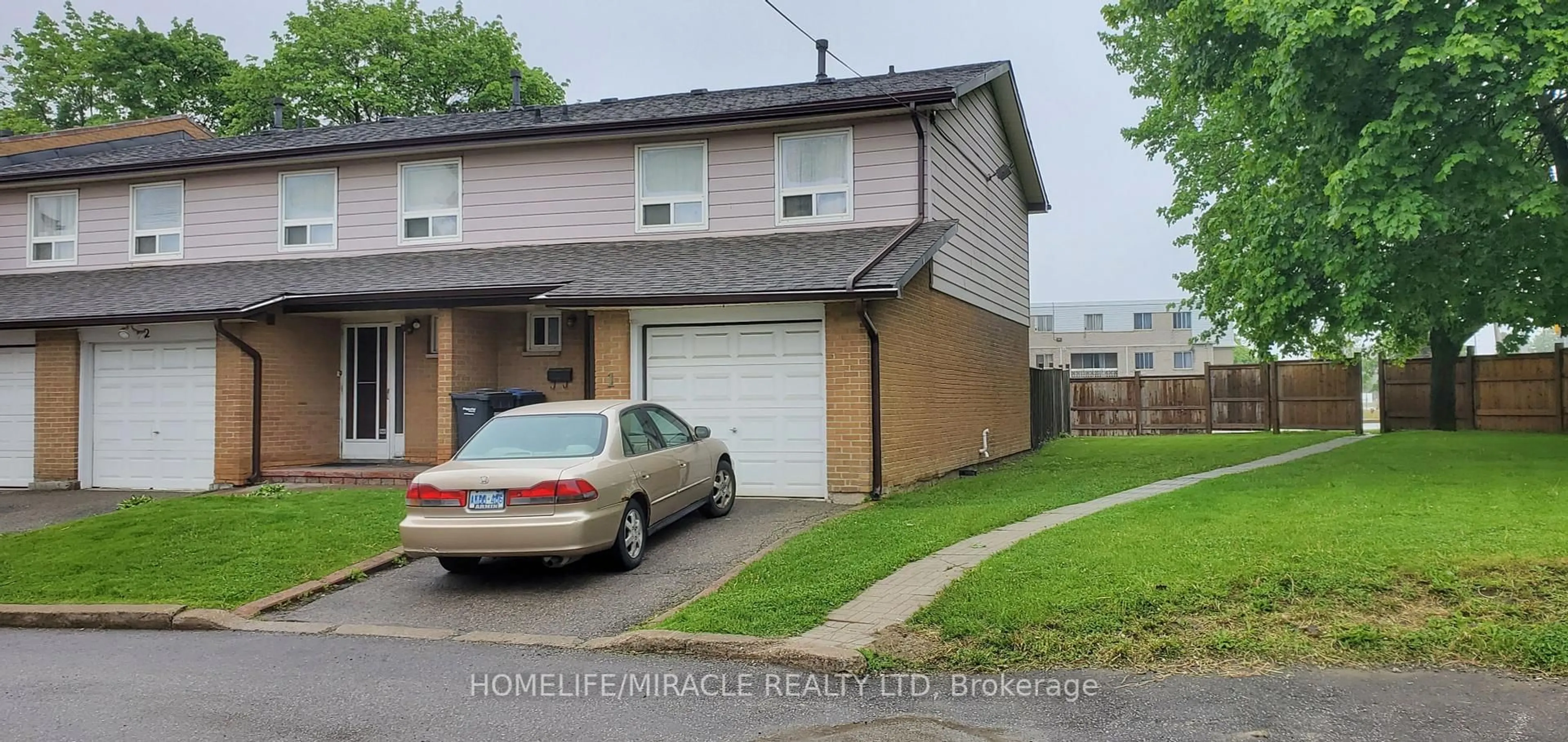 Unknown for 3525 Brandon Gate #1, Mississauga Ontario L4T 3M3