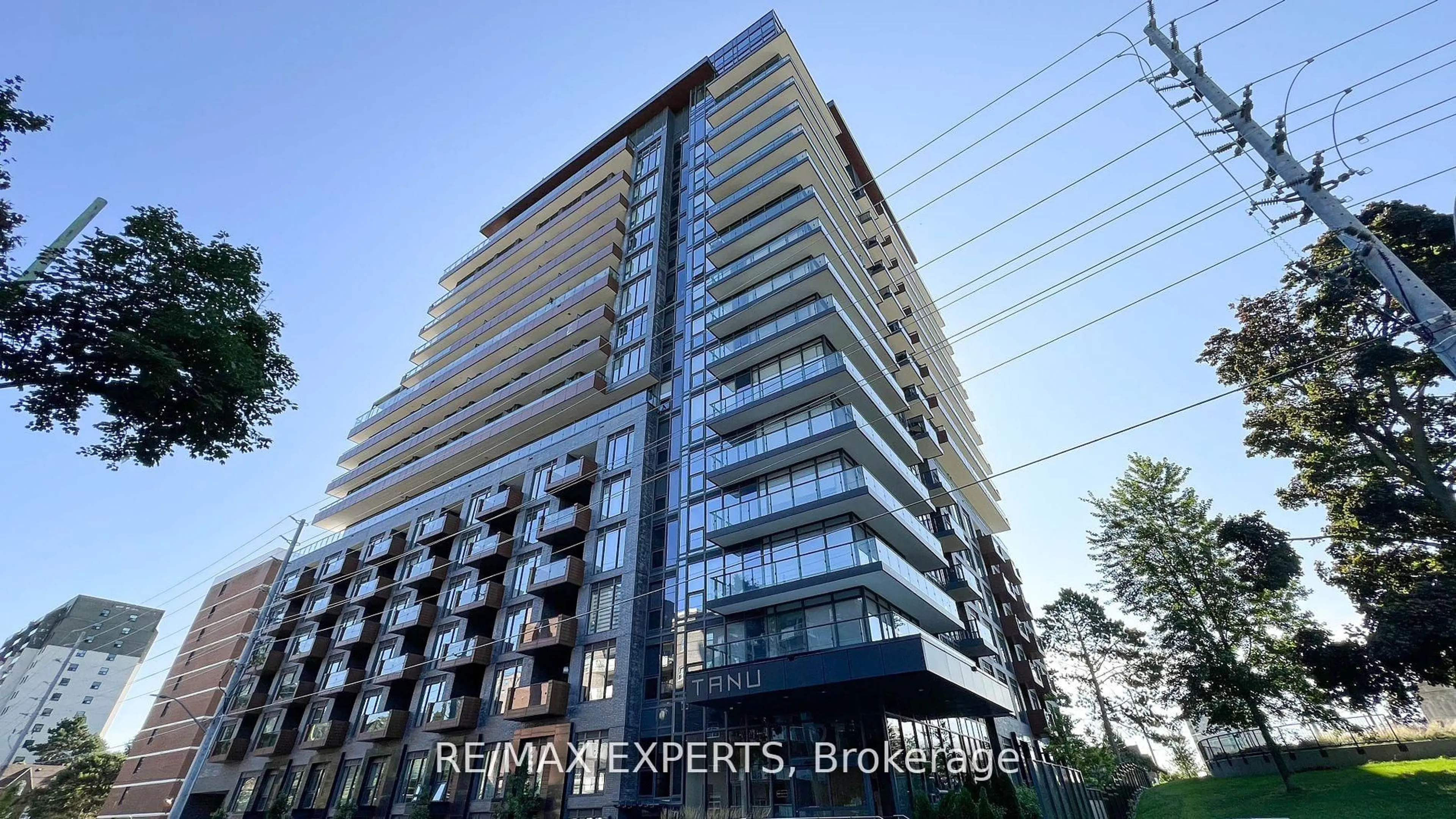 A pic from outside/outdoor area/front of a property/back of a property/a pic from drone, building for 21 Park St #718, Mississauga Ontario L5G 1L7