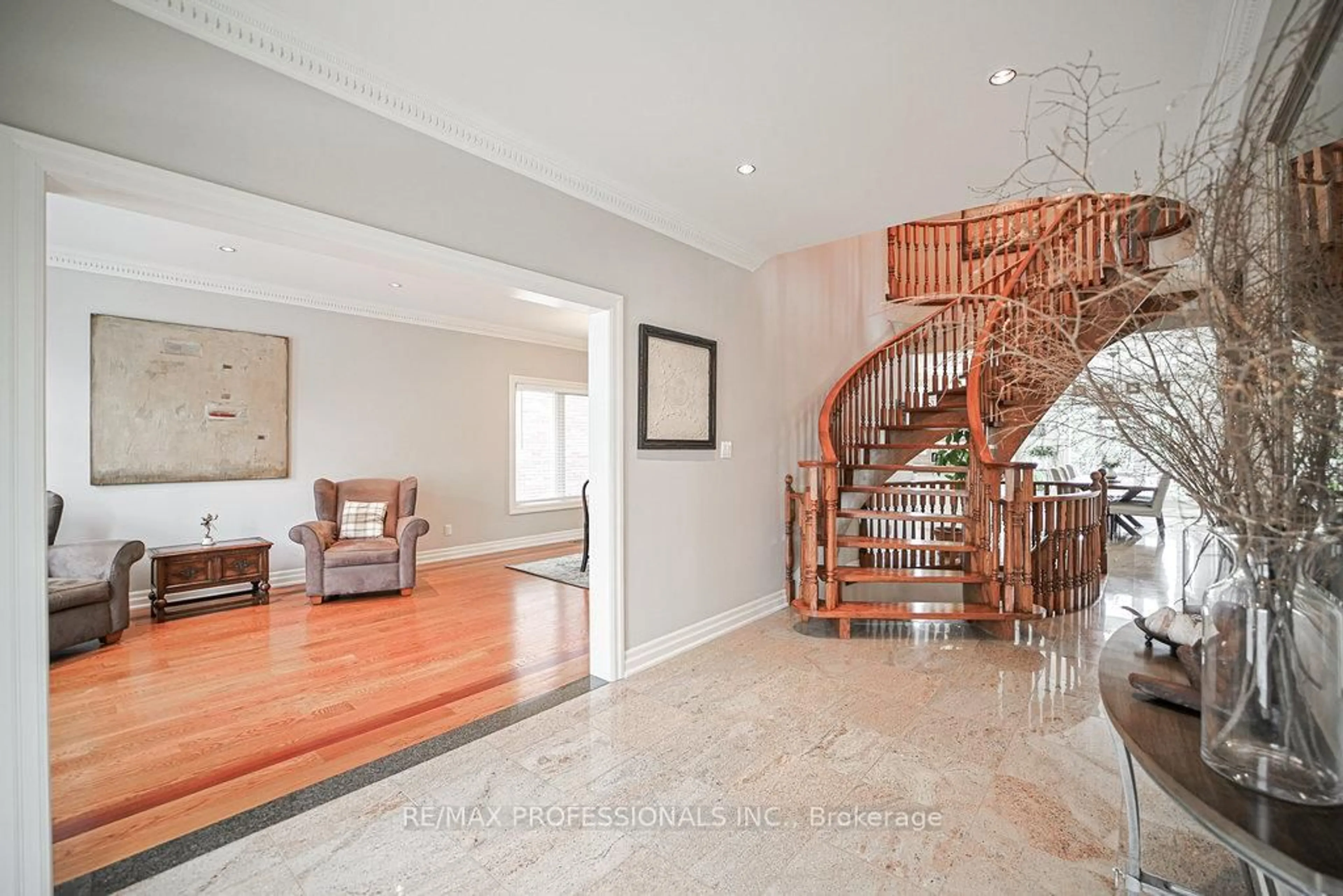 Indoor foyer for 53 Jopling Ave, Toronto Ontario M9B 4G3