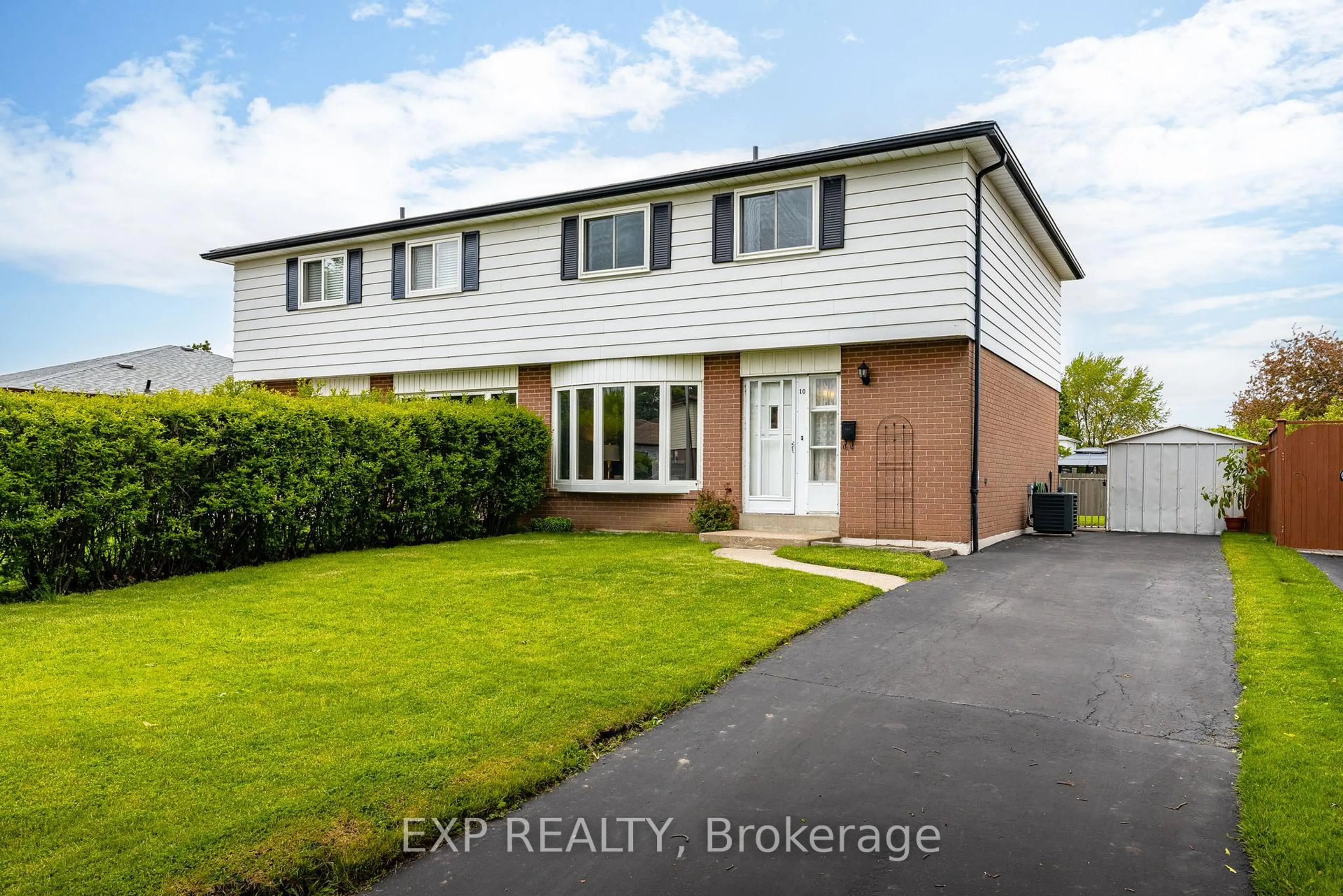 A pic from outside/outdoor area/front of a property/back of a property/a pic from drone, street for 10 Flamingo Cres, Brampton Ontario L6T 2G5
