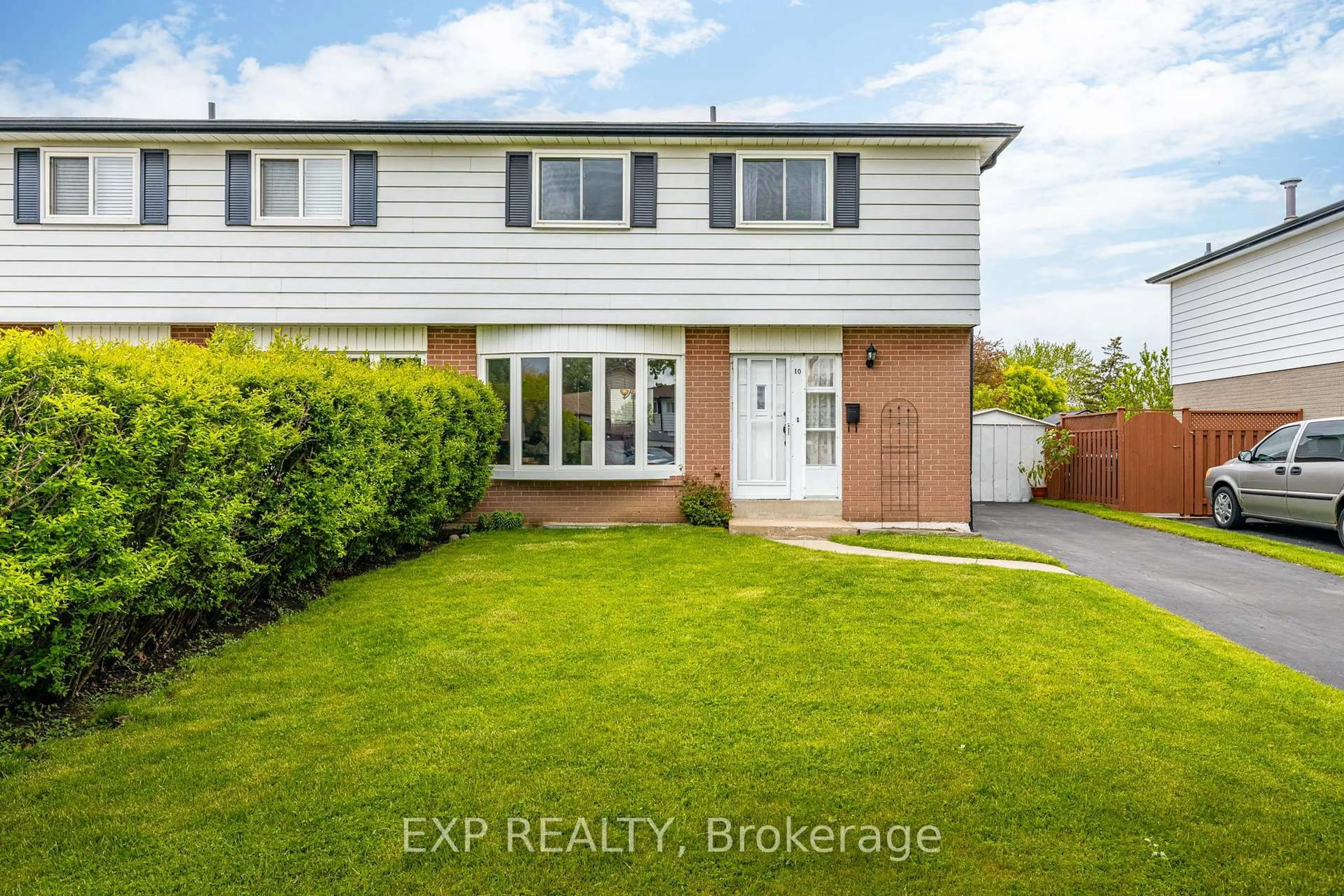 A pic from outside/outdoor area/front of a property/back of a property/a pic from drone, street for 10 Flamingo Cres, Brampton Ontario L6T 2G5
