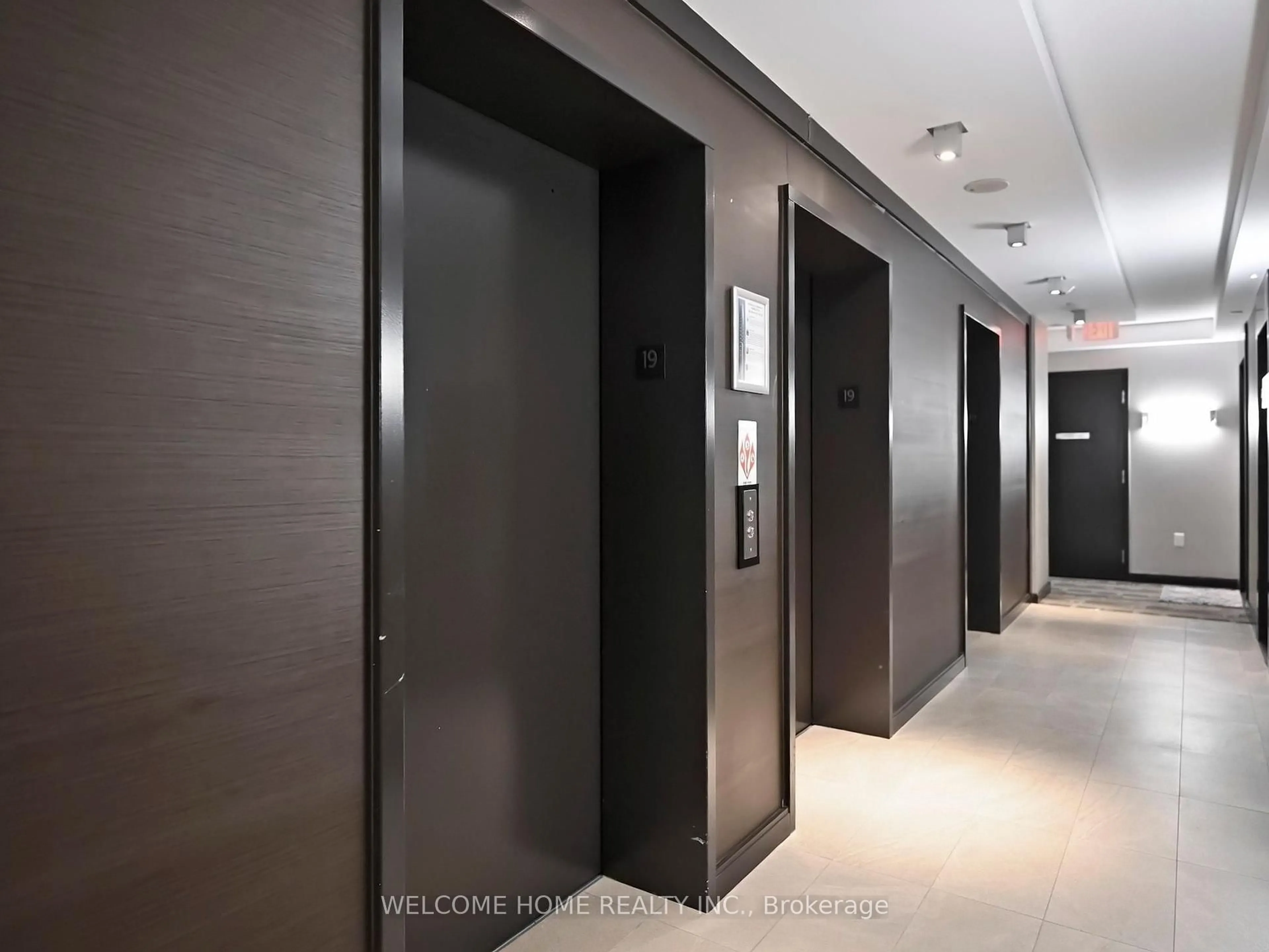 Indoor foyer for 9 Valhalla Inn Rd #1901, Toronto Ontario M9B 1S9