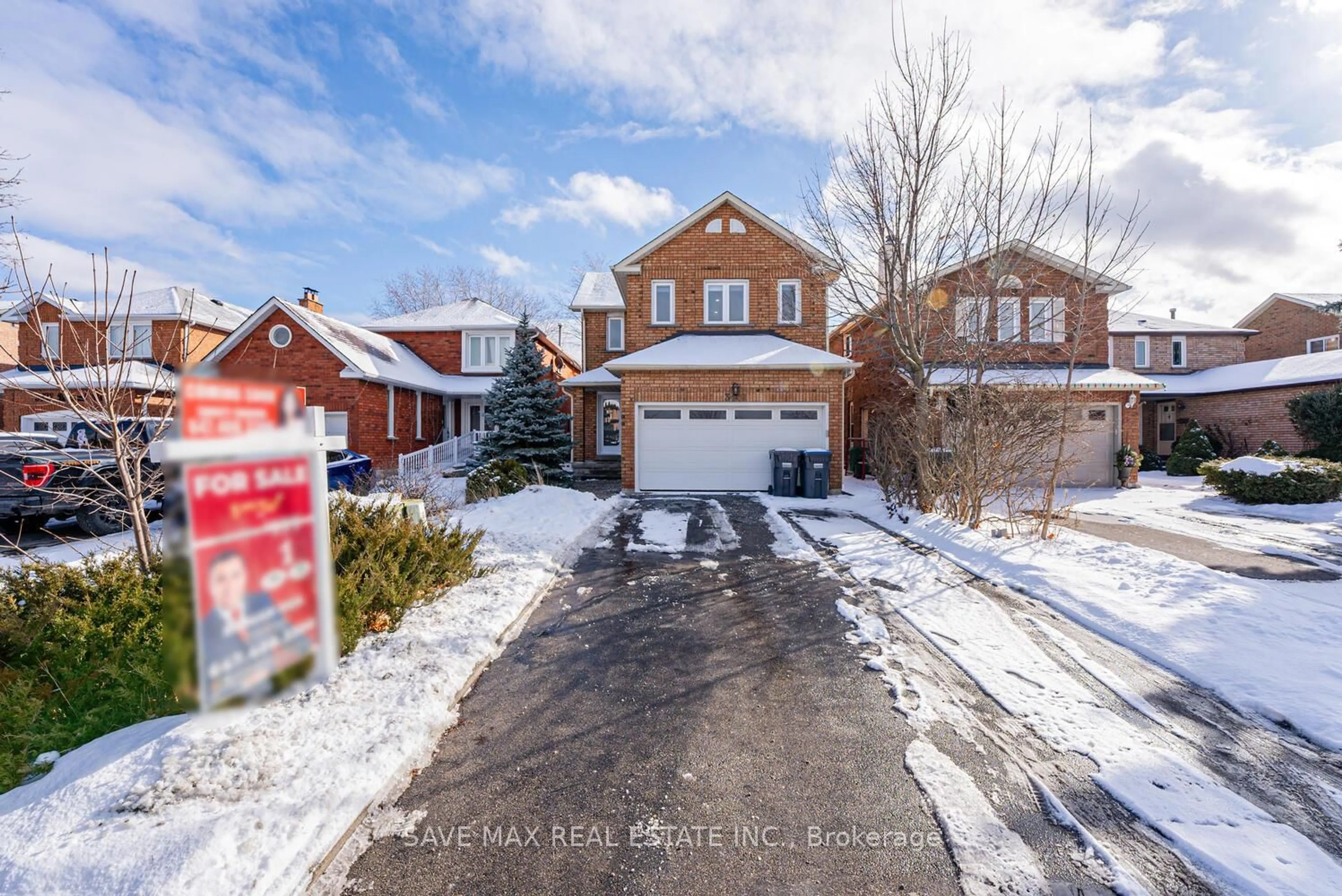 A pic from outside/outdoor area/front of a property/back of a property/a pic from drone, street for 3446 Bertrand Rd, Mississauga Ontario L5L 4G4