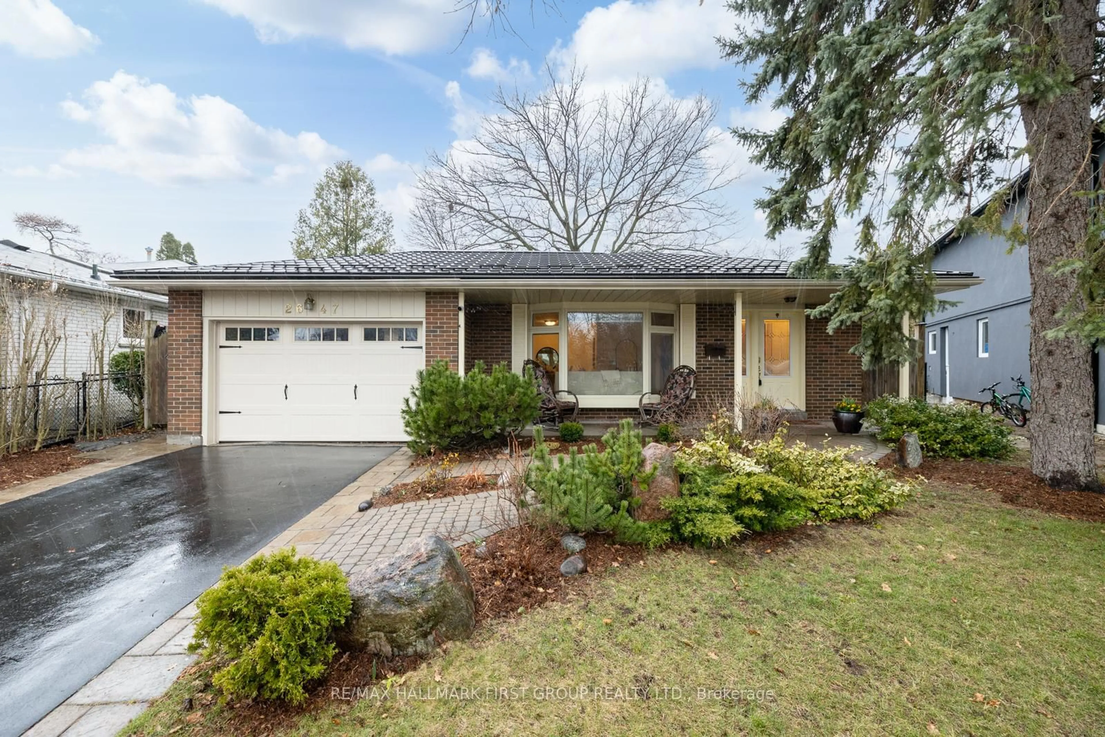 Home with brick exterior material, street for 2647 Misener Cres, Mississauga Ontario L5K 1M9