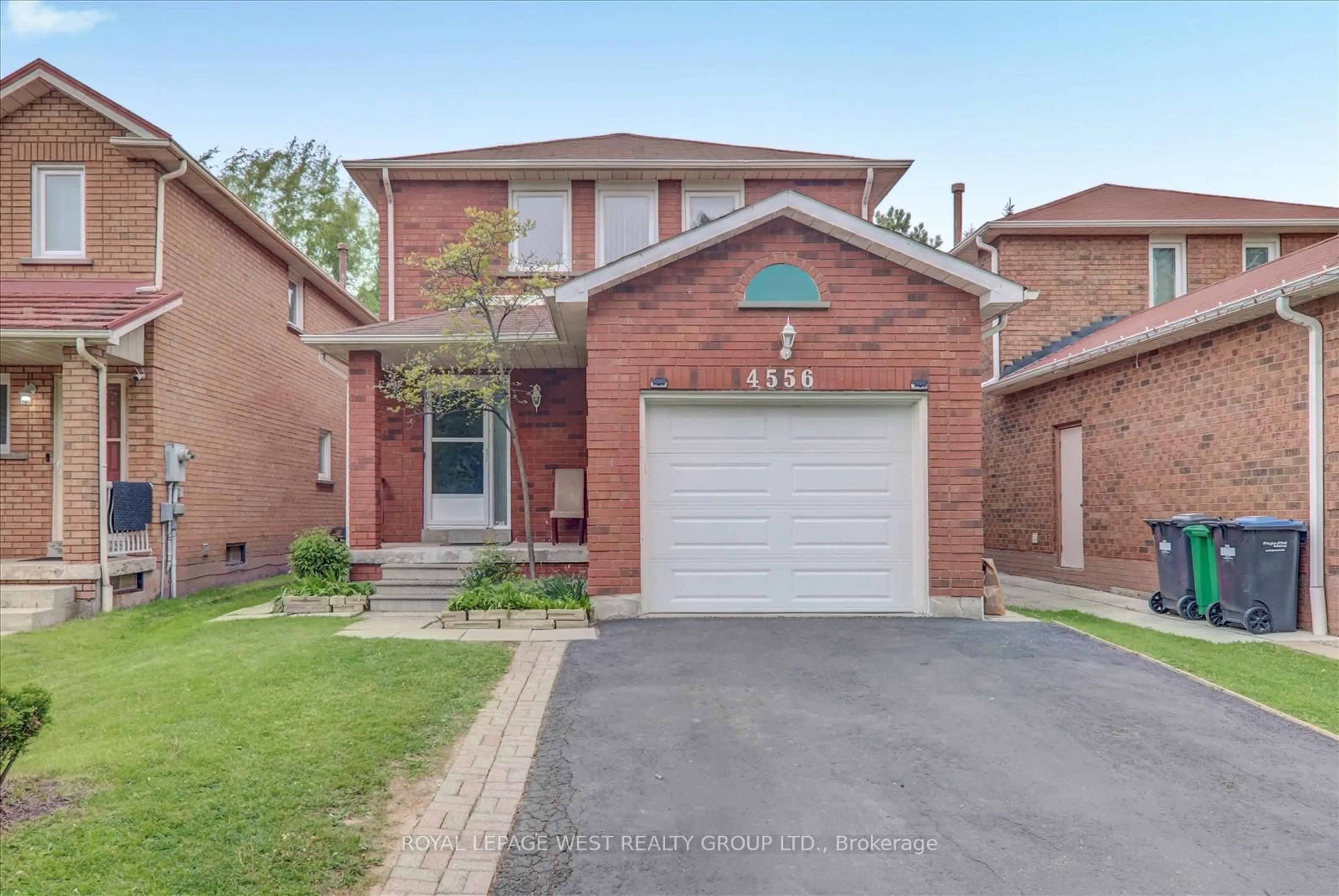 Home with brick exterior material, street for 4556 Metcalfe Ave, Mississauga Ontario L5M 4L5