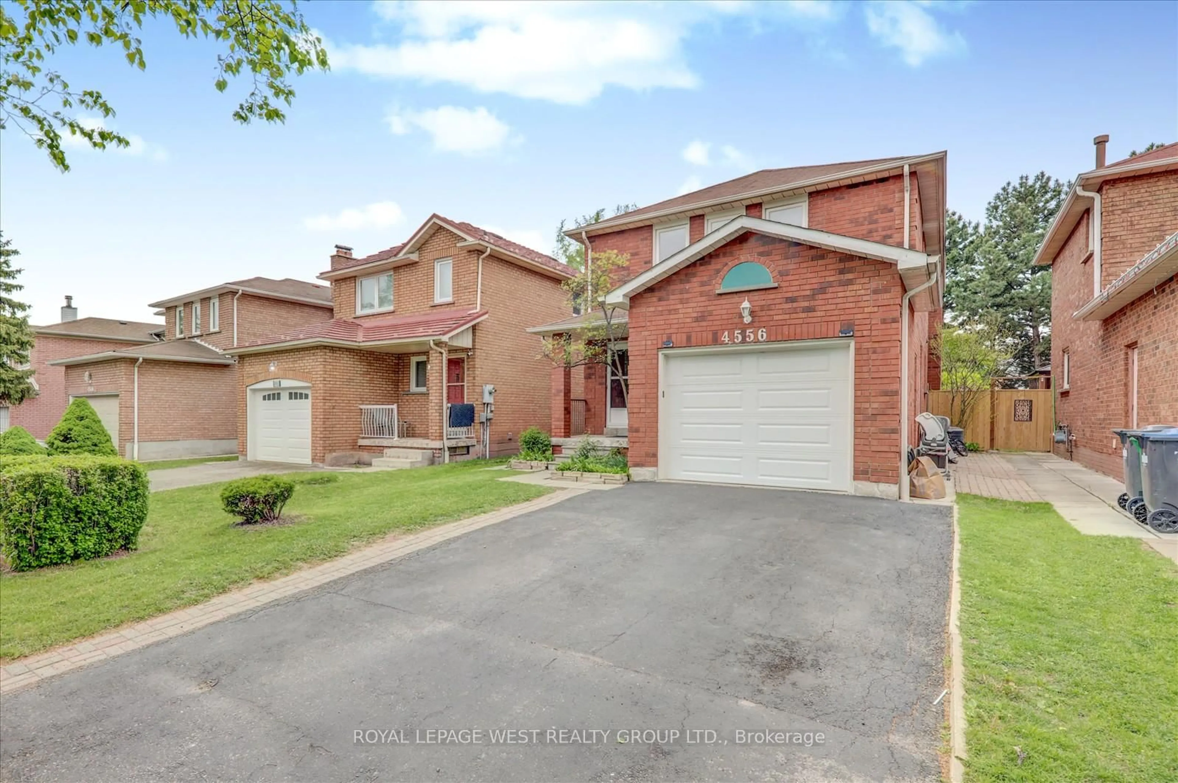 Home with brick exterior material, street for 4556 Metcalfe Ave, Mississauga Ontario L5M 4L5