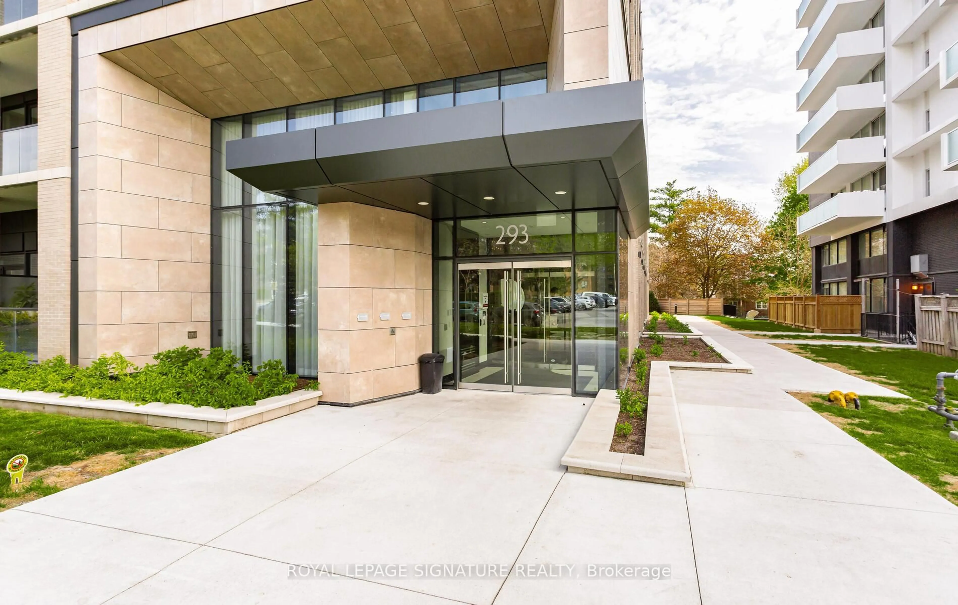 Indoor foyer for 293 The Kingsway N/A #512, Toronto Ontario M9A 0E8