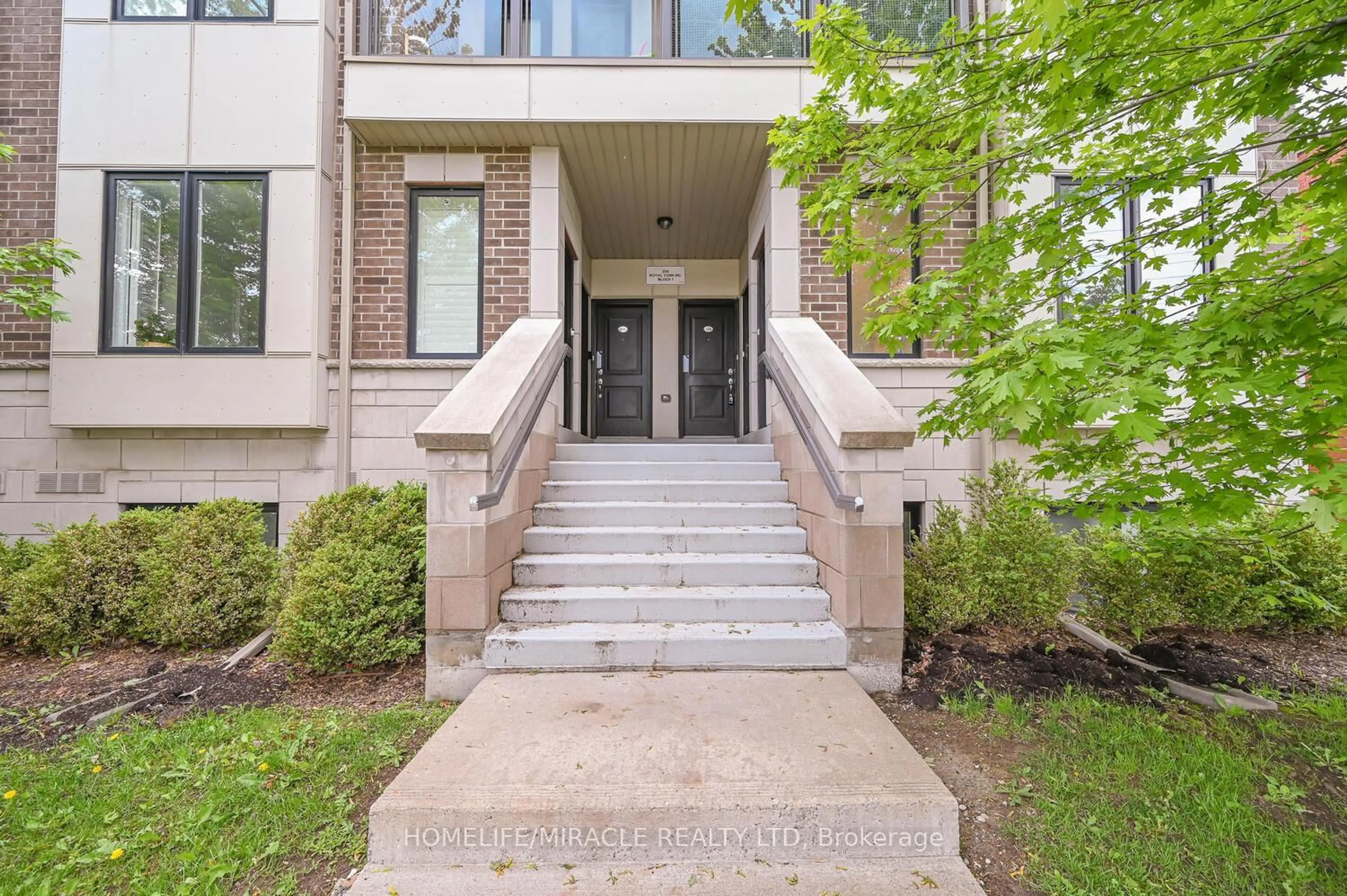 Unknown for 256 ROYAL YORK Rd #114, Toronto Ontario M8V 1Y8