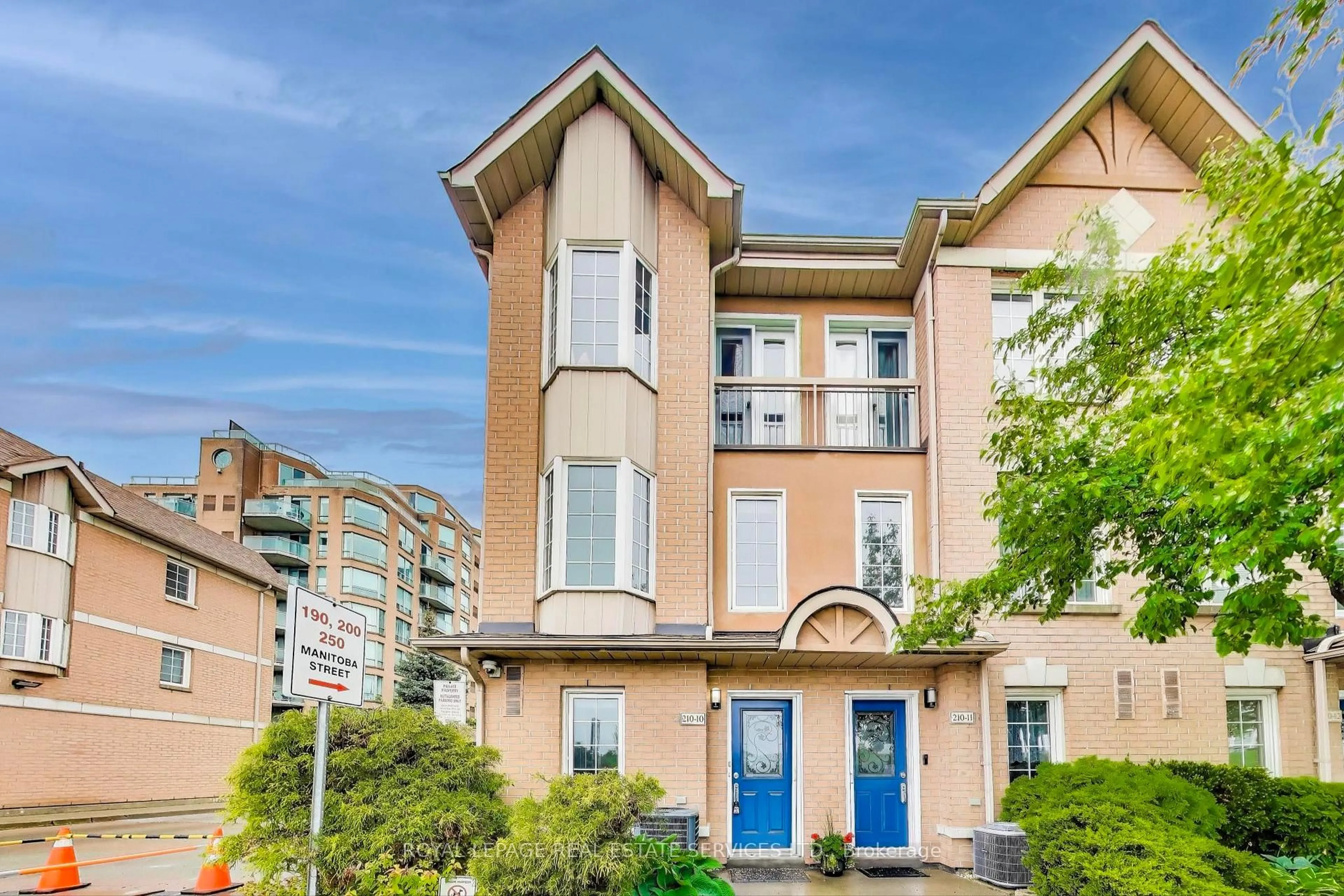 Unknown for 210 Manitoba St #10, Toronto Ontario M8Y 4G7