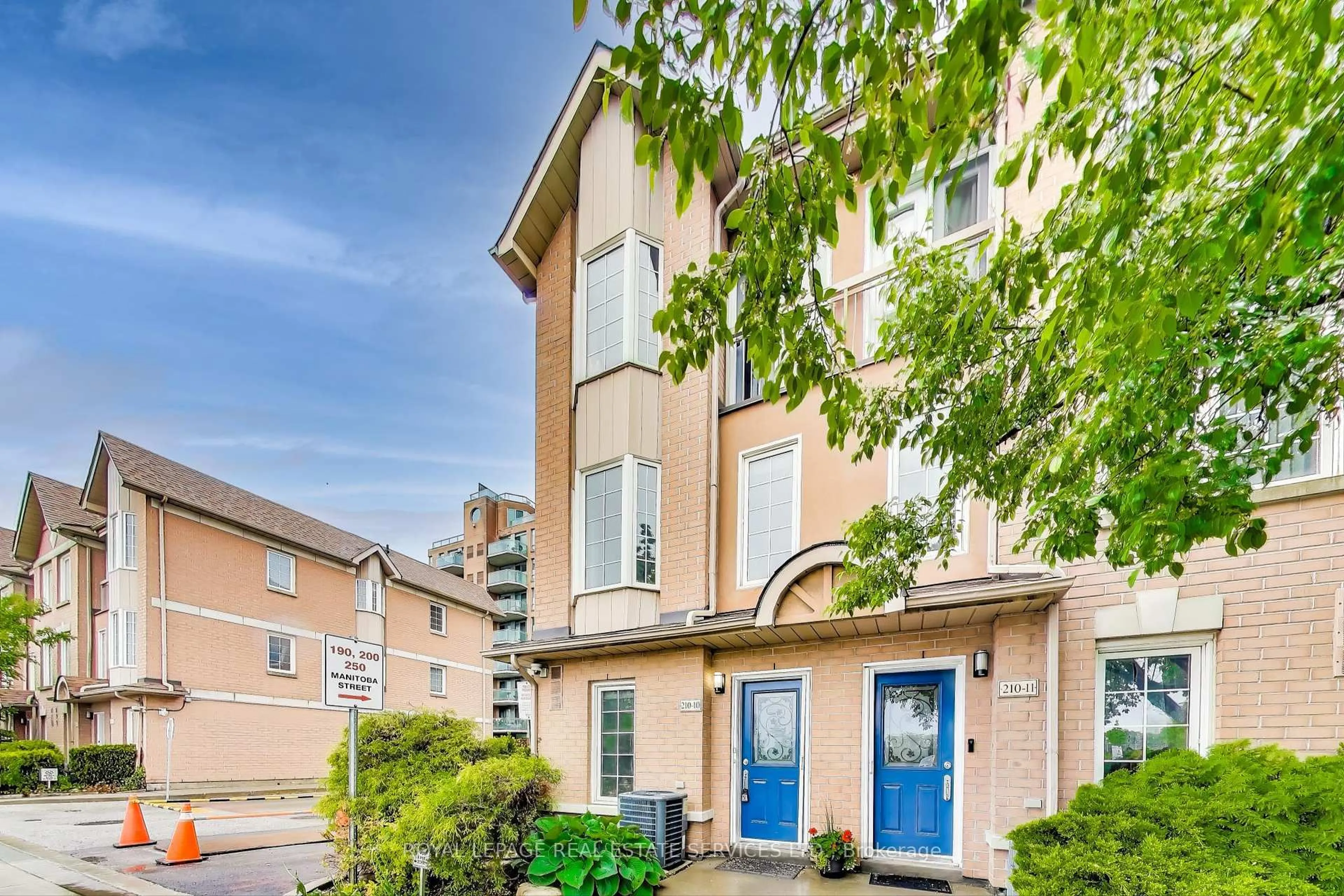 Unknown for 210 Manitoba St #10, Toronto Ontario M8Y 4G7