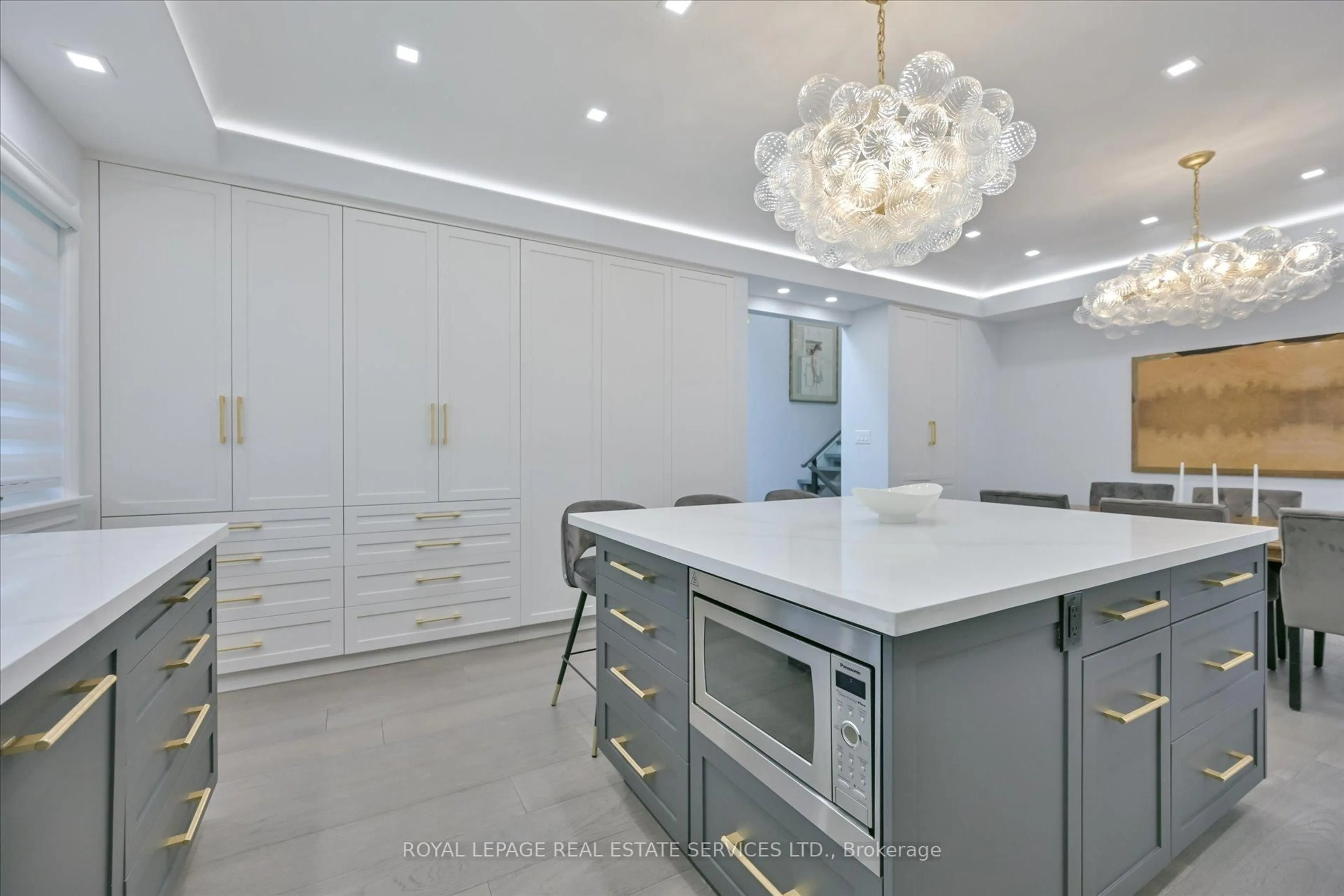 Contemporary kitchen, ceramic/tile floor for 11 Ashwood Cres, Toronto Ontario M9A 1Z2