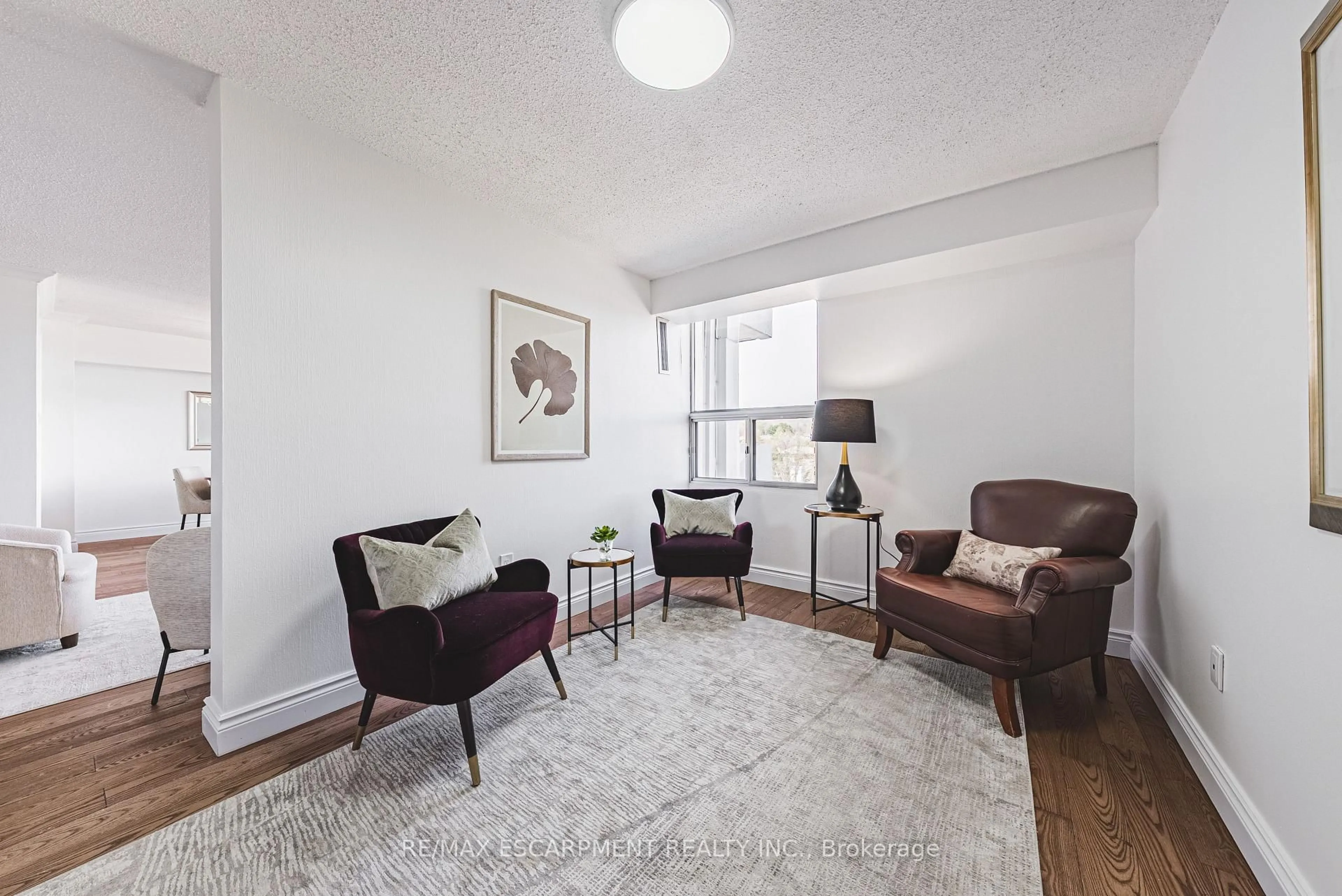 Living room with furniture, unknown for 2055 UPPER MIDDLE Rd #509, Burlington Ontario L7P 3P4