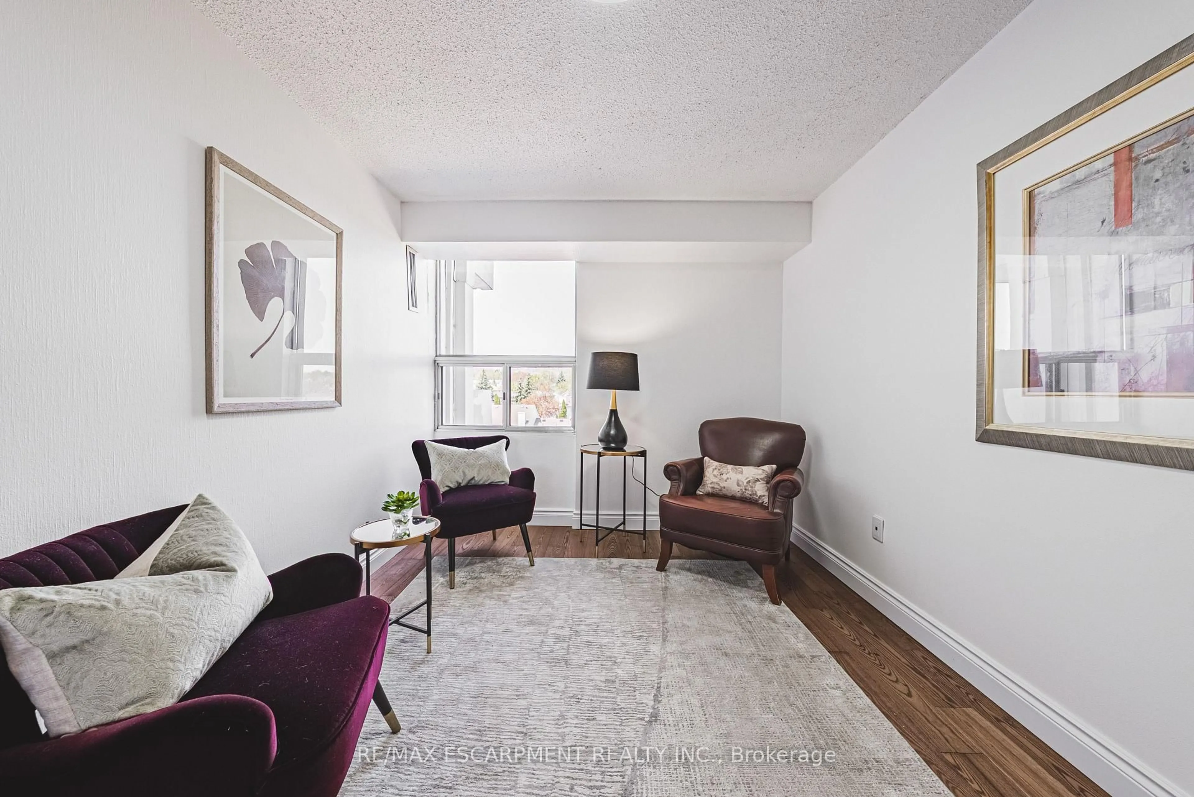 Living room with furniture, unknown for 2055 UPPER MIDDLE Rd #509, Burlington Ontario L7P 3P4