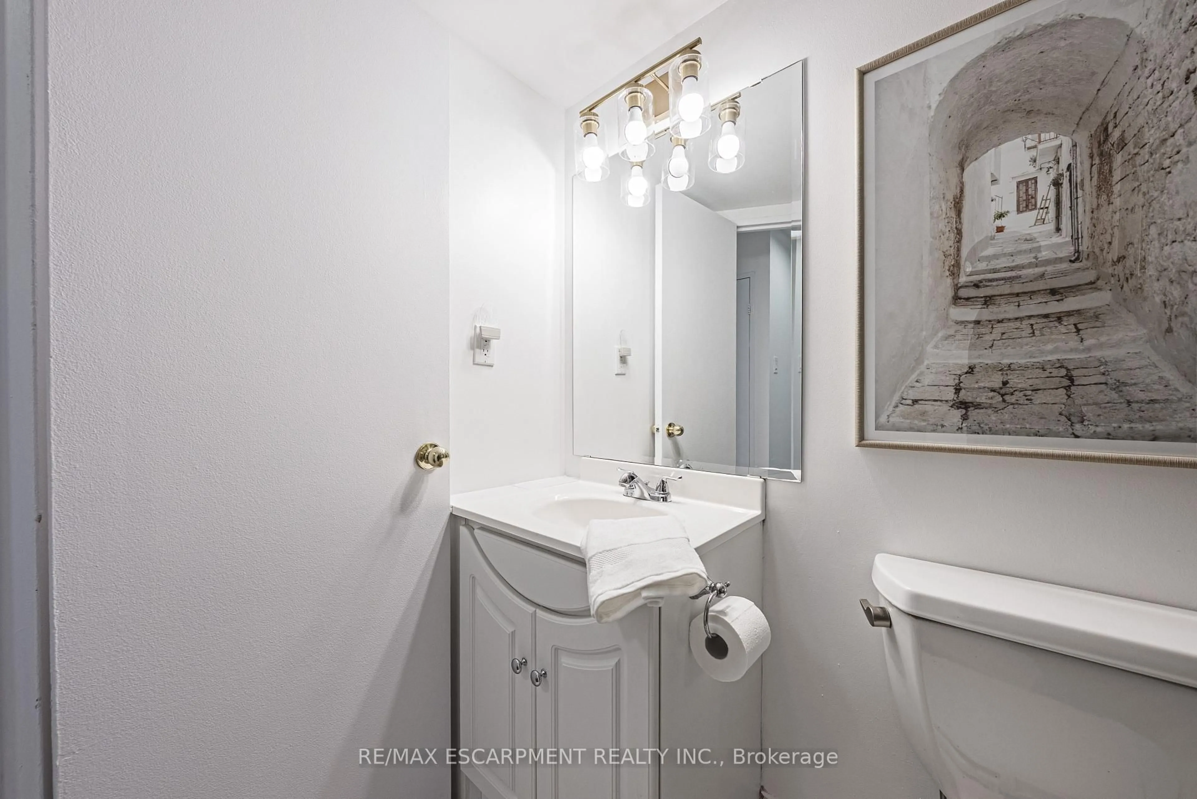 Standard bathroom, ceramic/tile floor for 2055 UPPER MIDDLE Rd #509, Burlington Ontario L7P 3P4