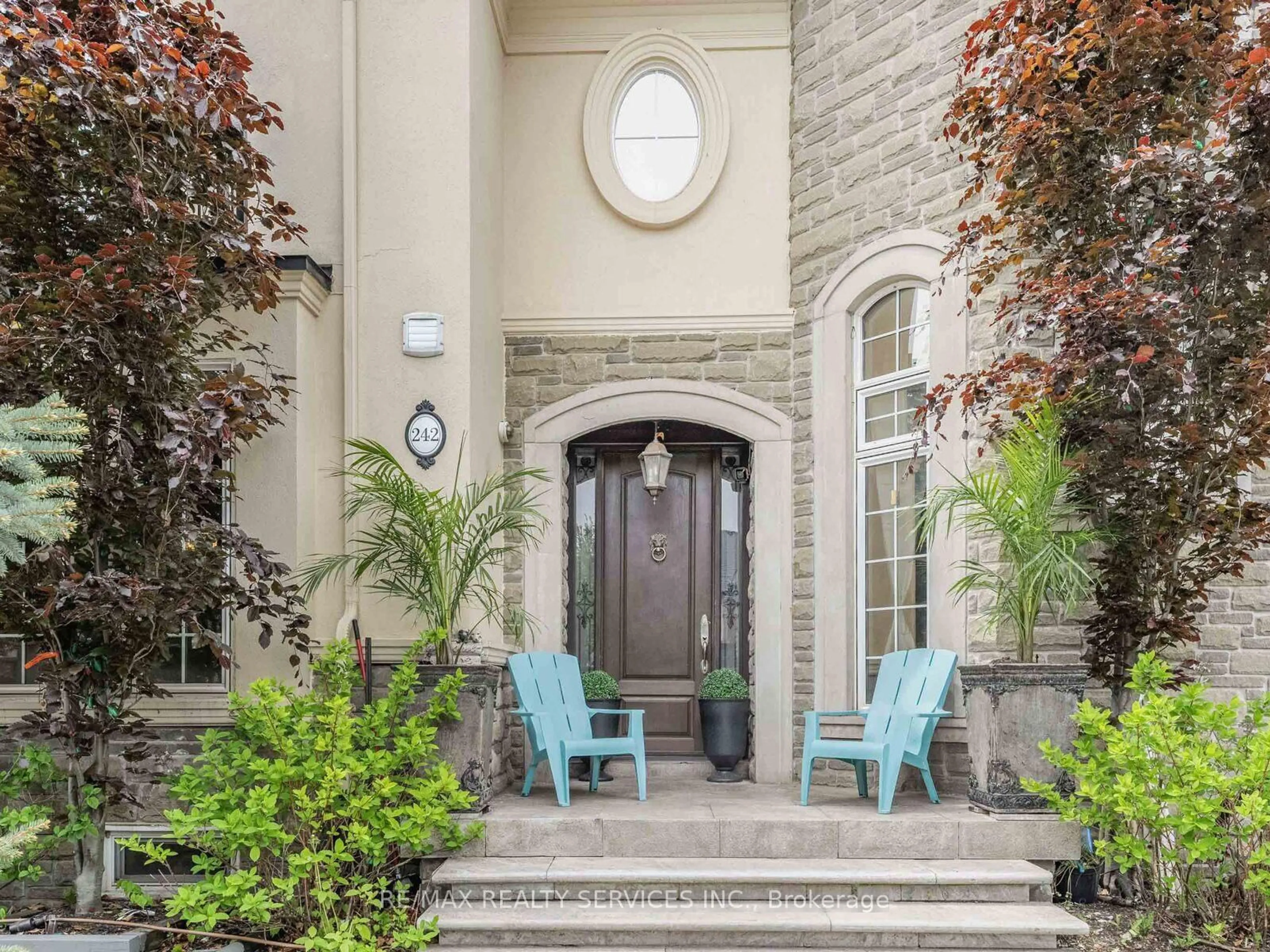 Indoor entryway for 242 Milkweed Way, Oakville Ontario L6L 0A6