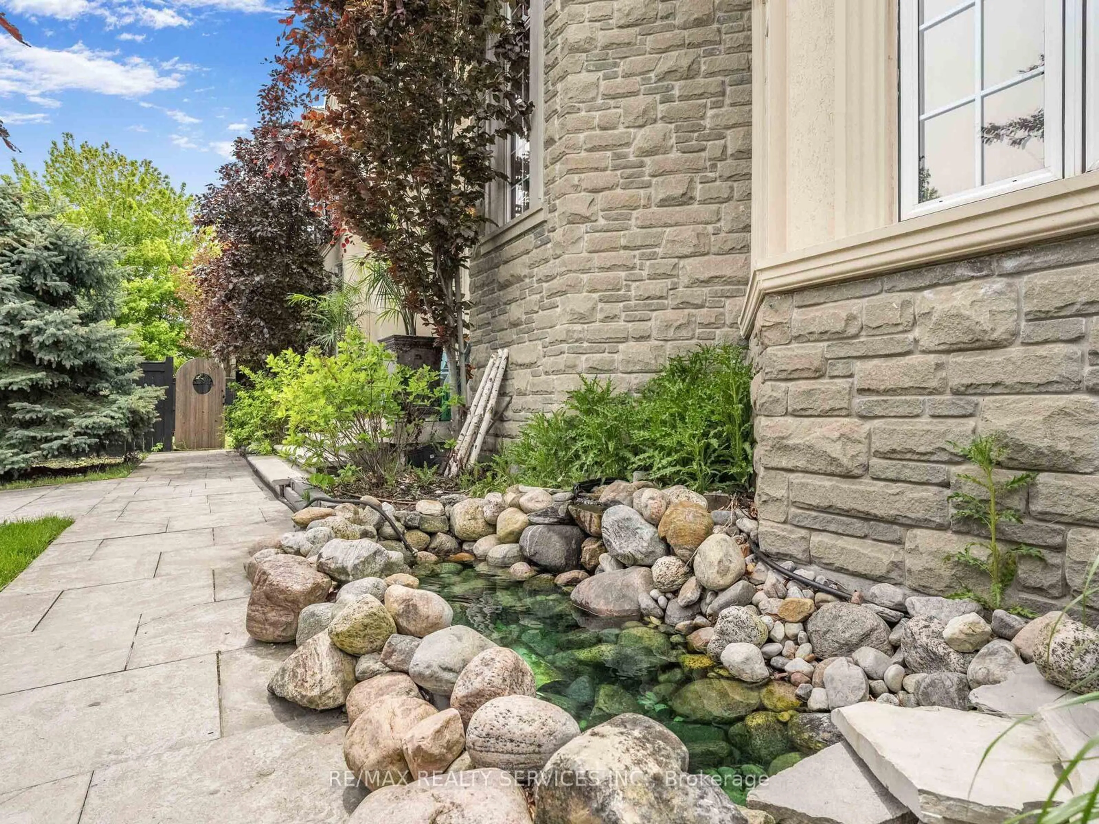 Patio, street for 242 Milkweed Way, Oakville Ontario L6L 0A6