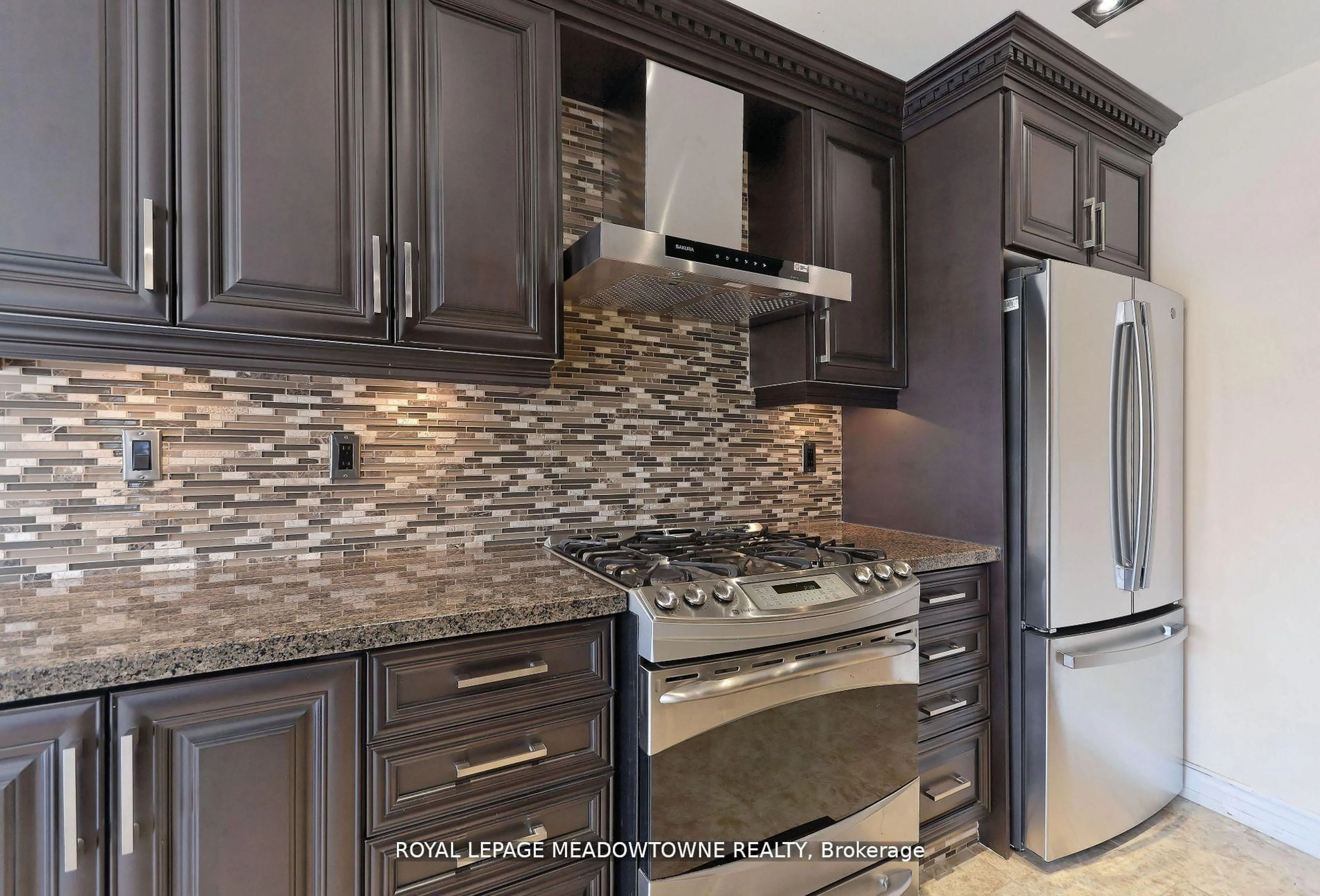 Contemporary kitchen, ceramic/tile floor for 2857 Termini Terr, Mississauga Ontario L5M 5S3