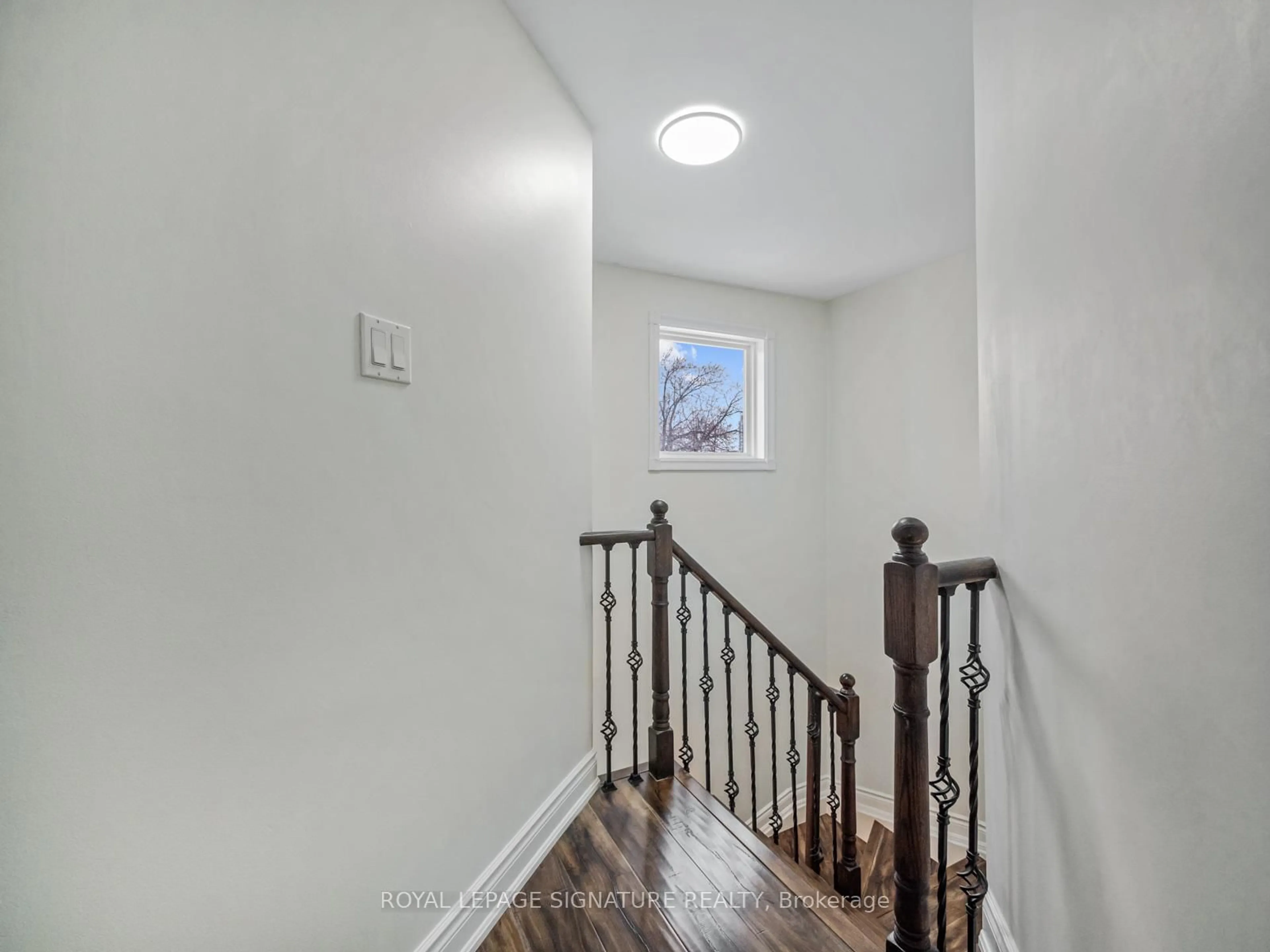 Stairs for 2682 Lindholm Cres, Mississauga Ontario L5M 4P3