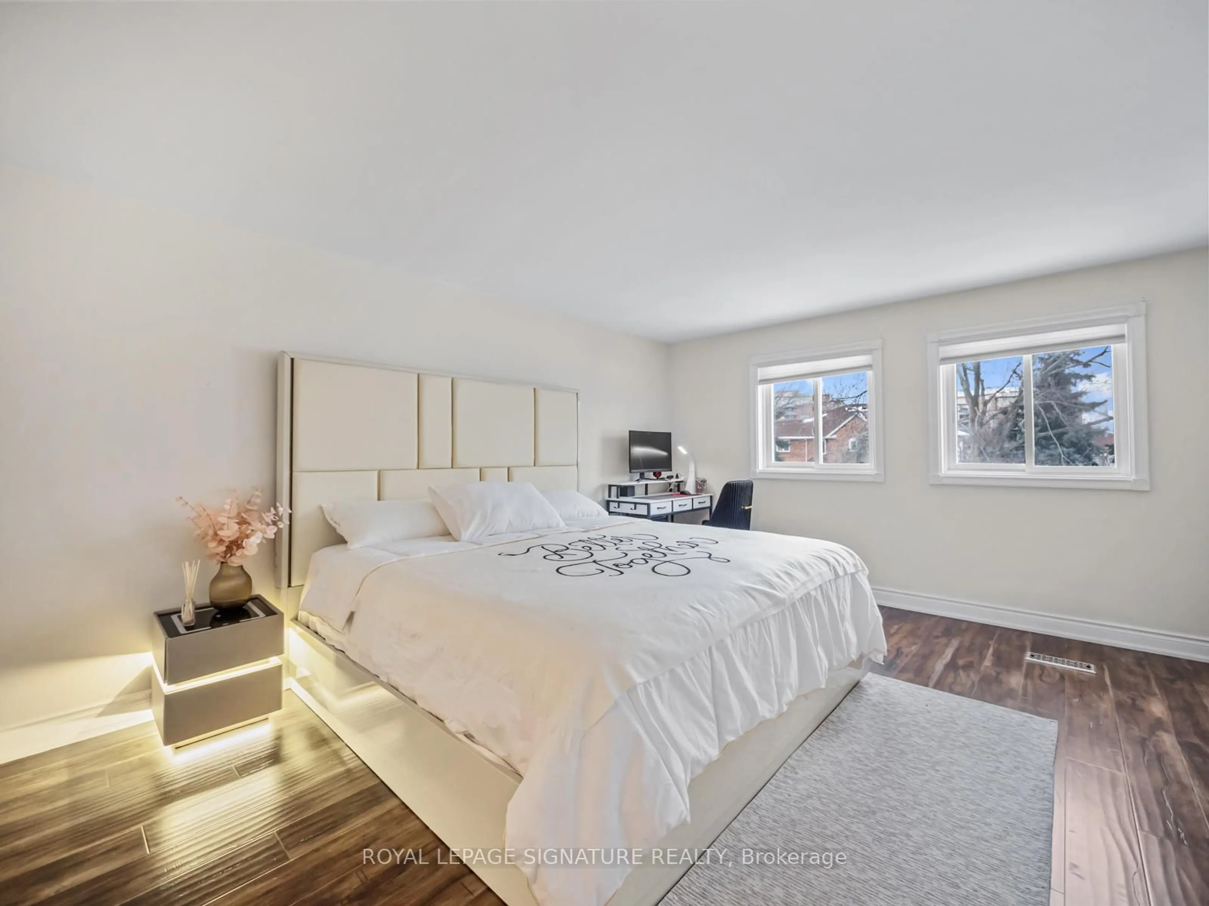 Bedroom with bed, unknown for 2682 Lindholm Cres, Mississauga Ontario L5M 4P3