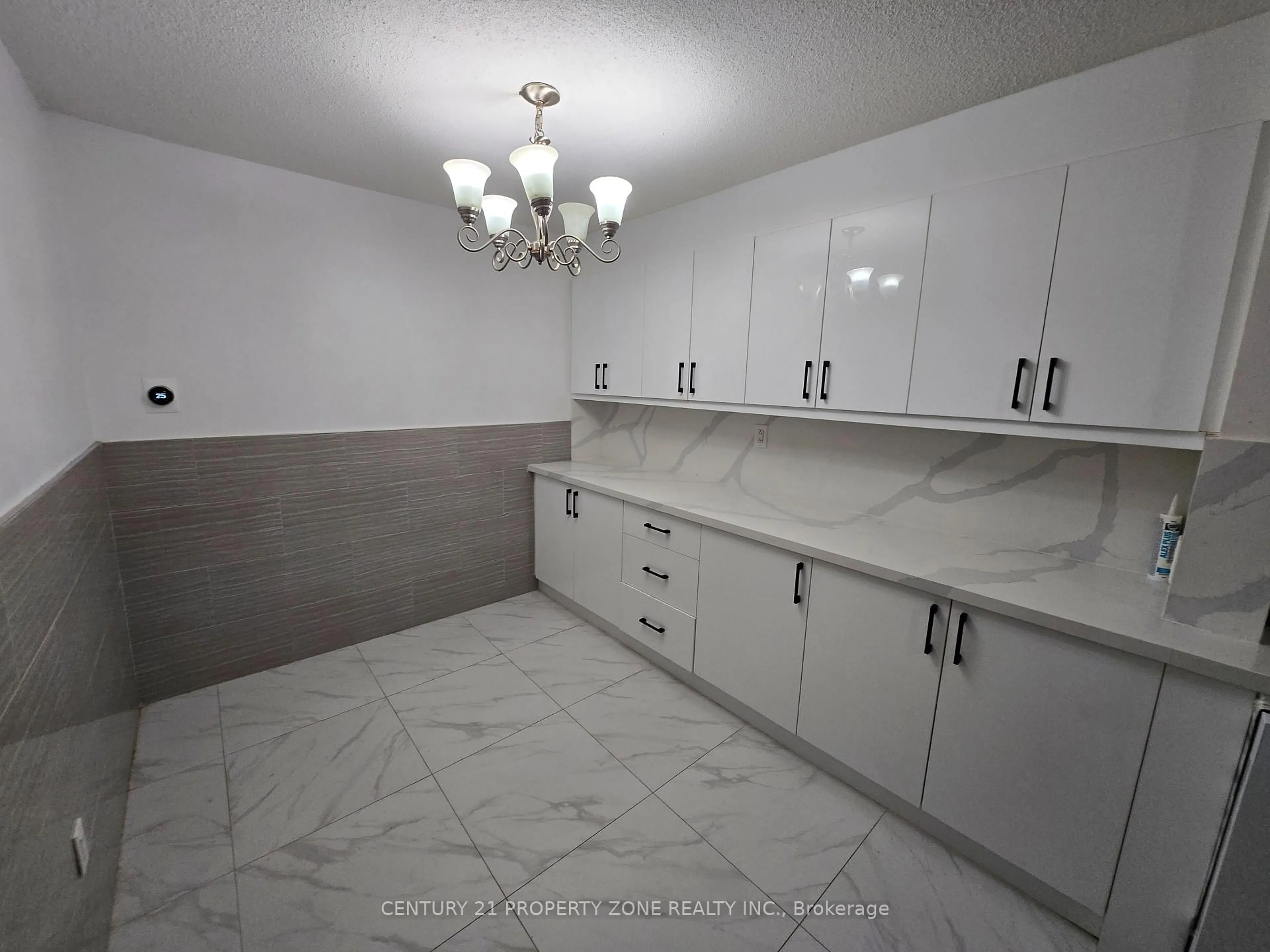 Unknown for 3175 Kirwin Ave #39, Mississauga Ontario L5A 3M4