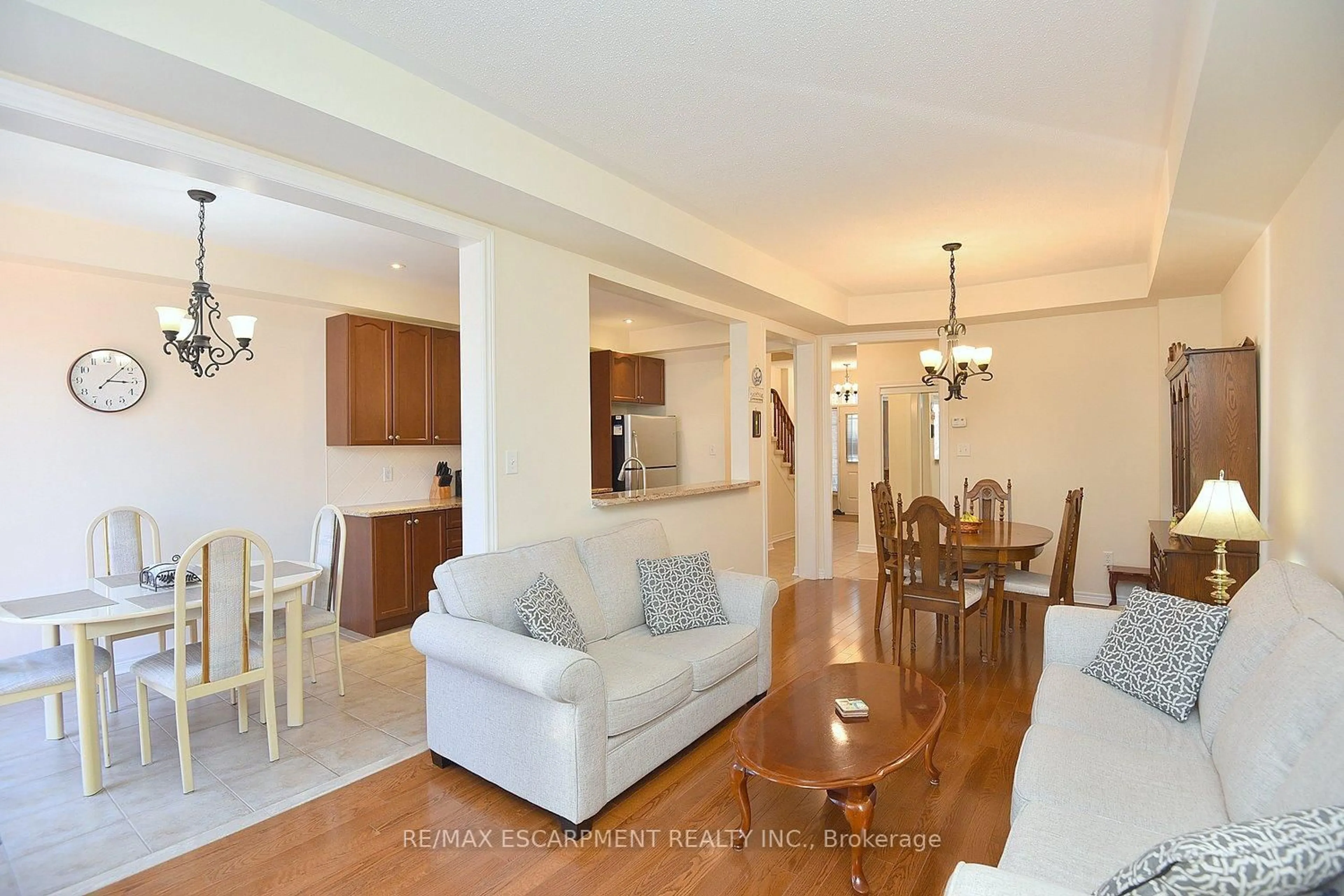 Living room with furniture, unknown for 4194 Rawlins Common, Burlington Ontario L7M 0B5