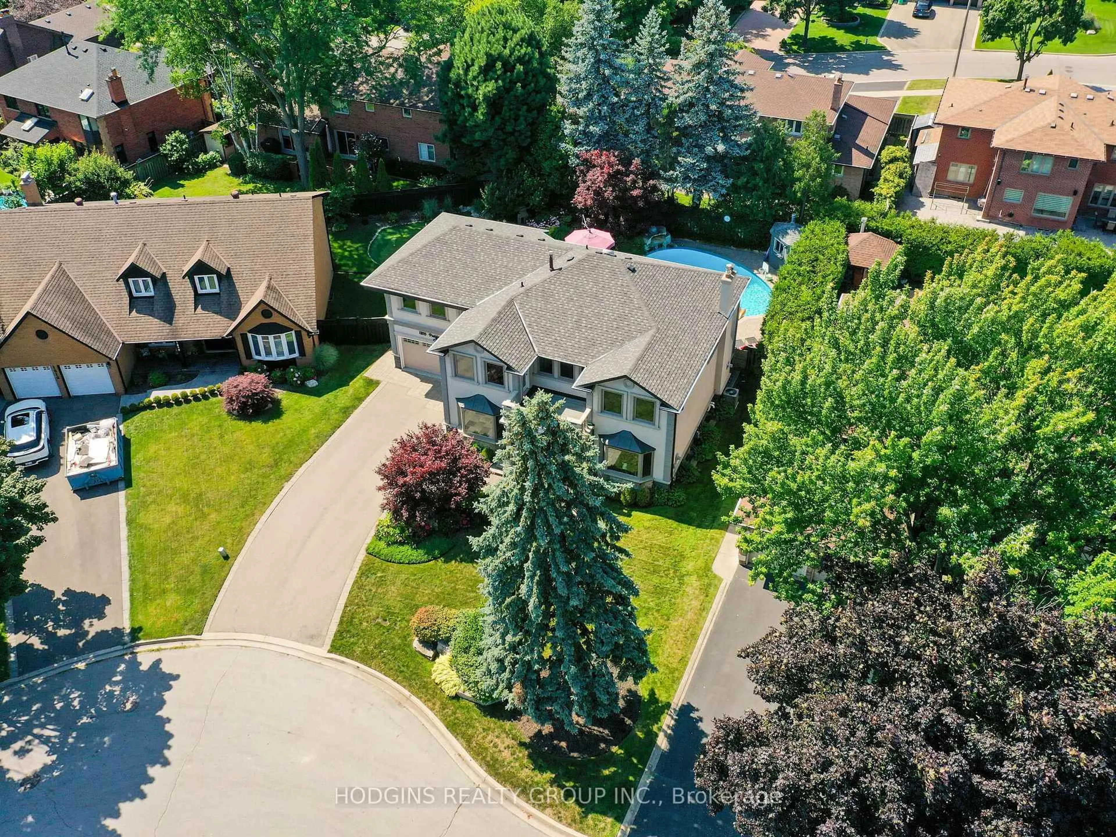 A pic from outside/outdoor area/front of a property/back of a property/a pic from drone, street for 1816 Paddock Cres, Mississauga Ontario L5L 3E4