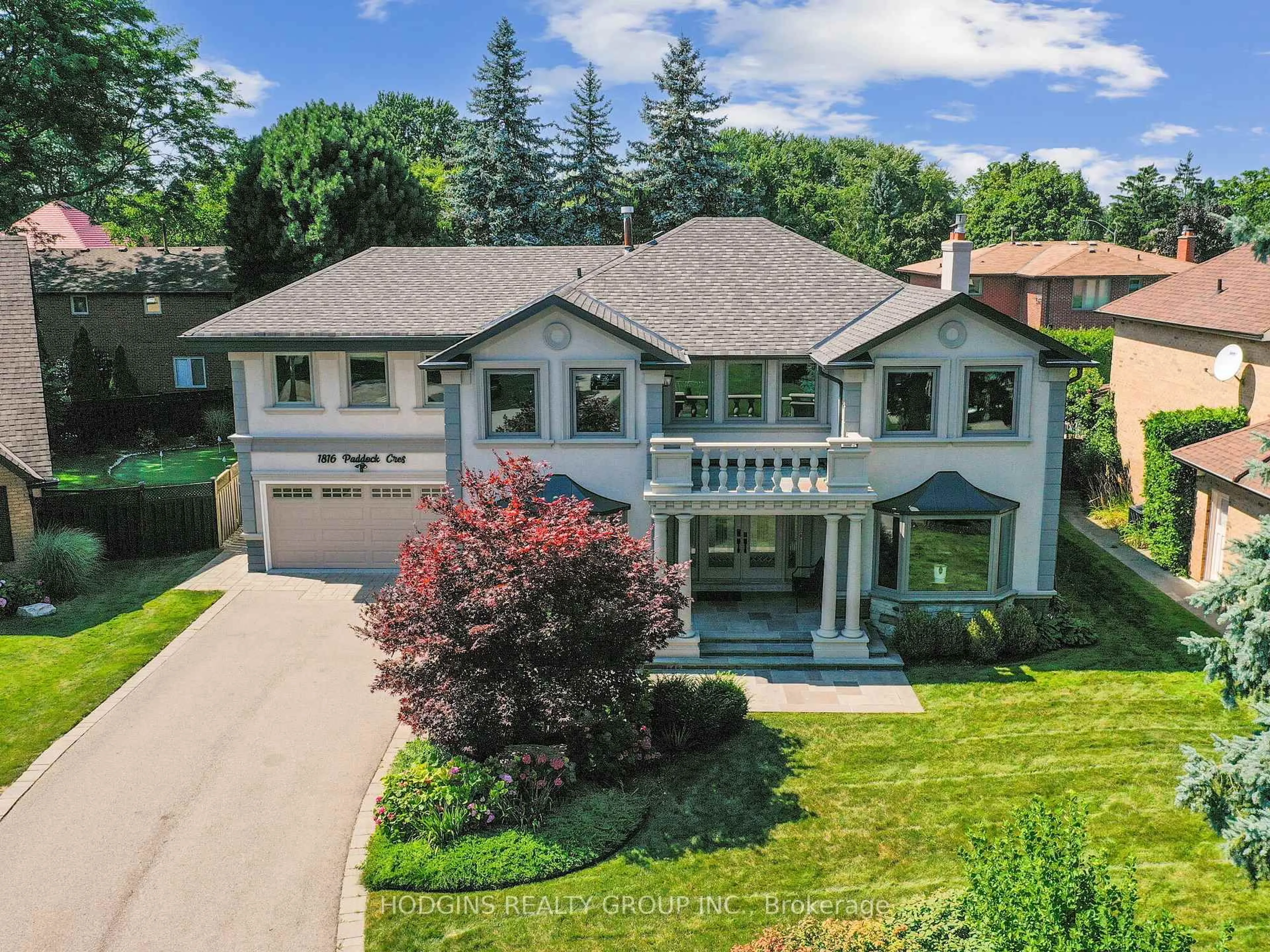 A pic from outside/outdoor area/front of a property/back of a property/a pic from drone, street for 1816 Paddock Cres, Mississauga Ontario L5L 3E4