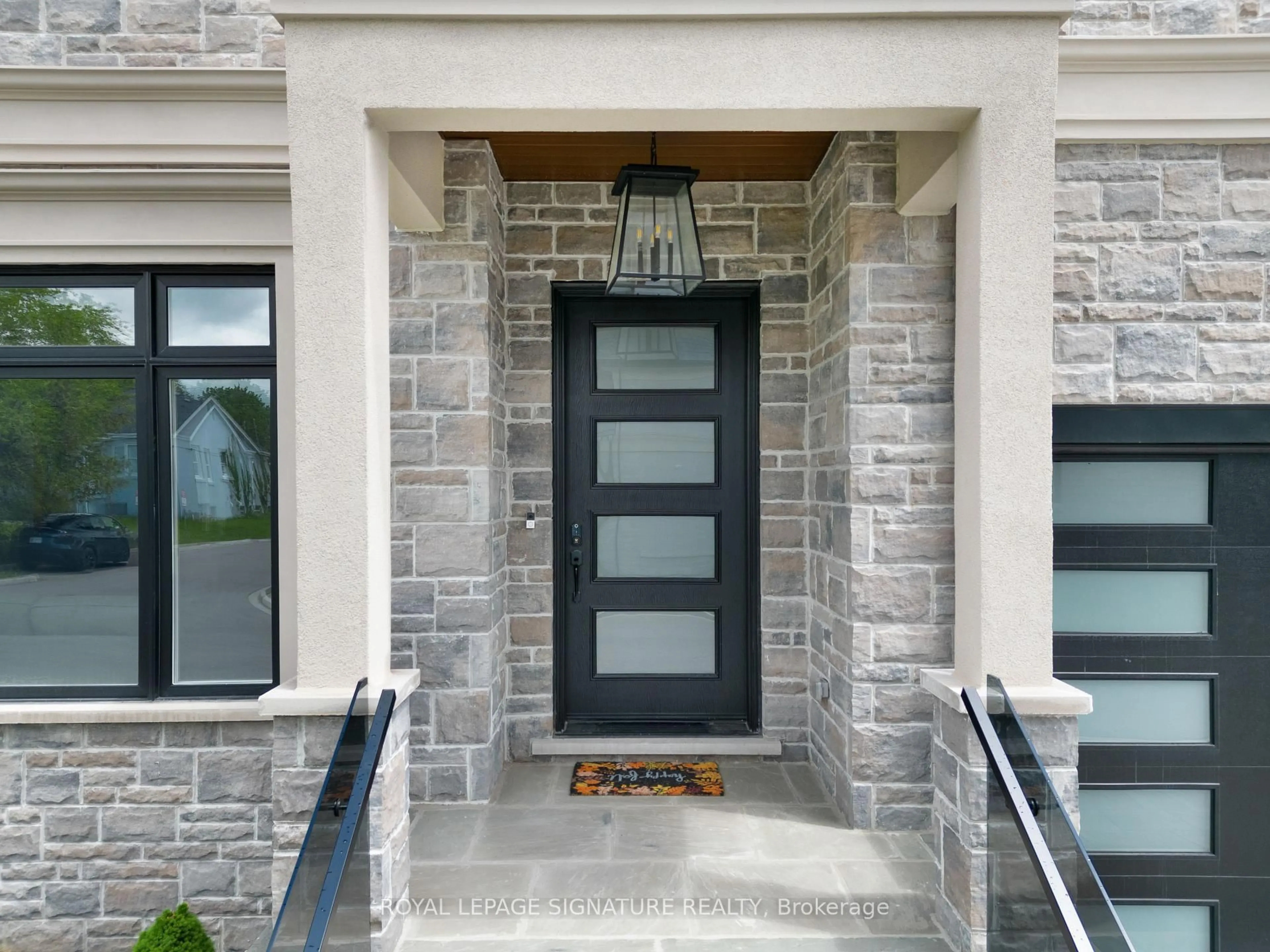 Indoor entryway for 193 Mateo Pl, Mississauga Ontario L5A 2K4