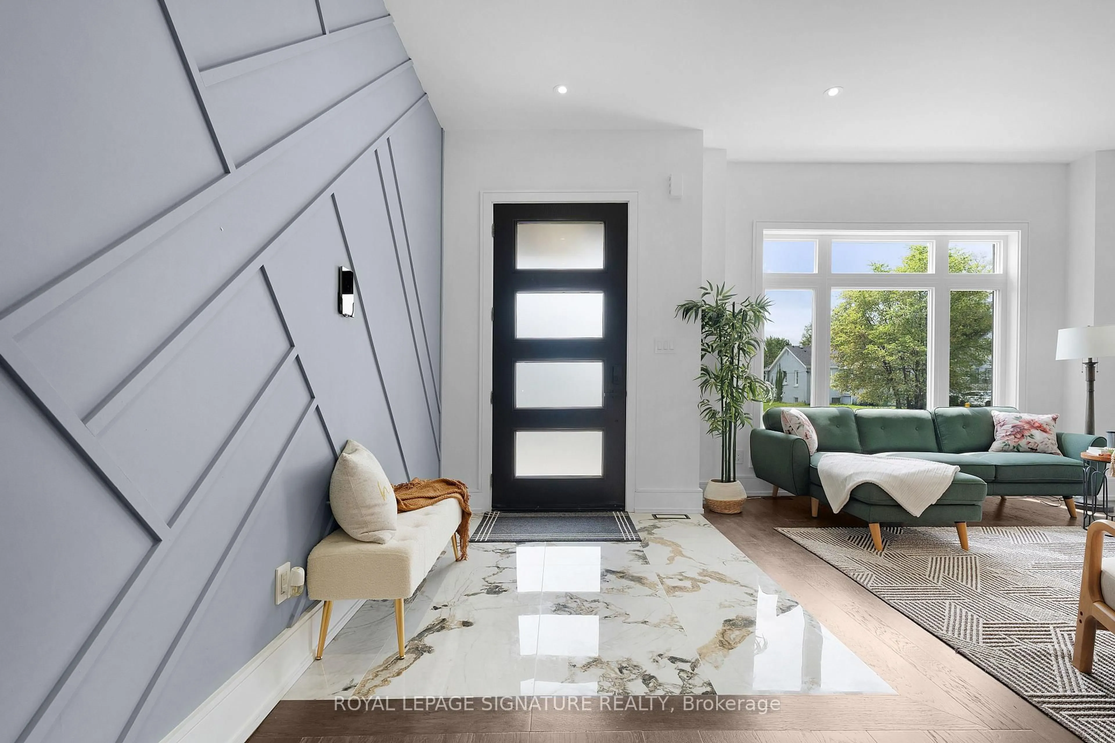 Indoor entryway for 193 Mateo Pl, Mississauga Ontario L5A 2K4