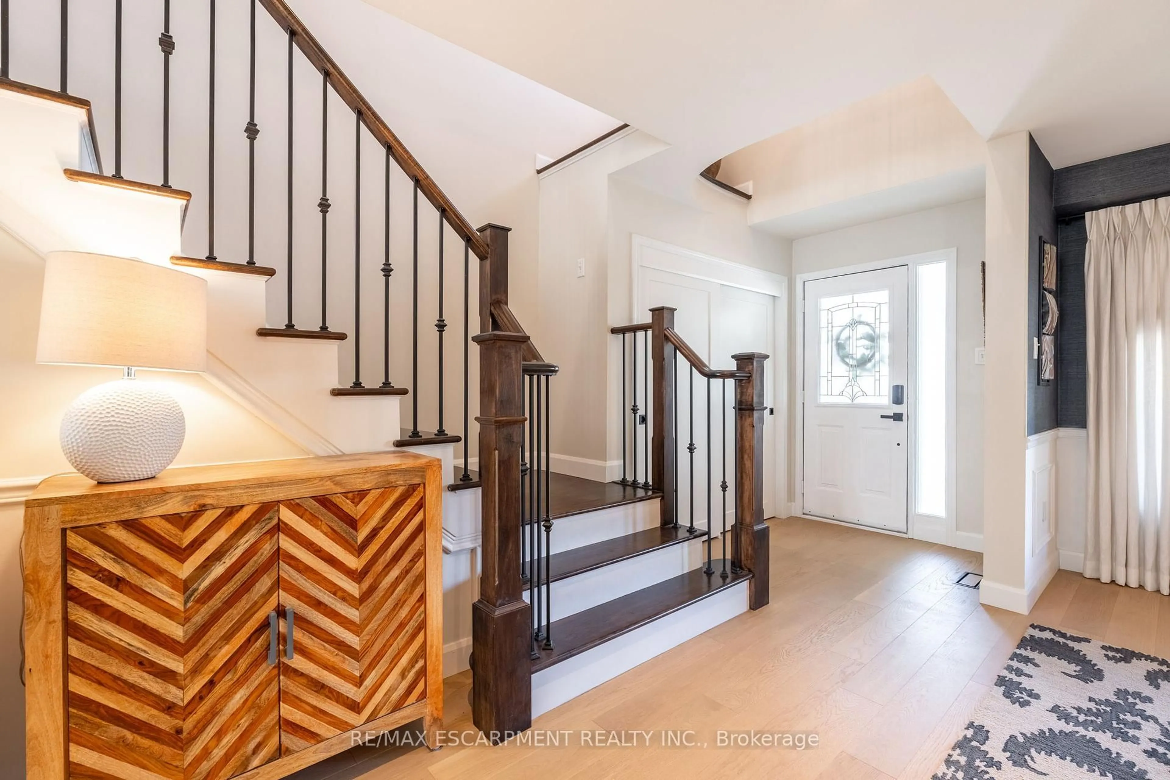 Stairs for 5170 Ridgewell Rd, Burlington Ontario L7L 6N7