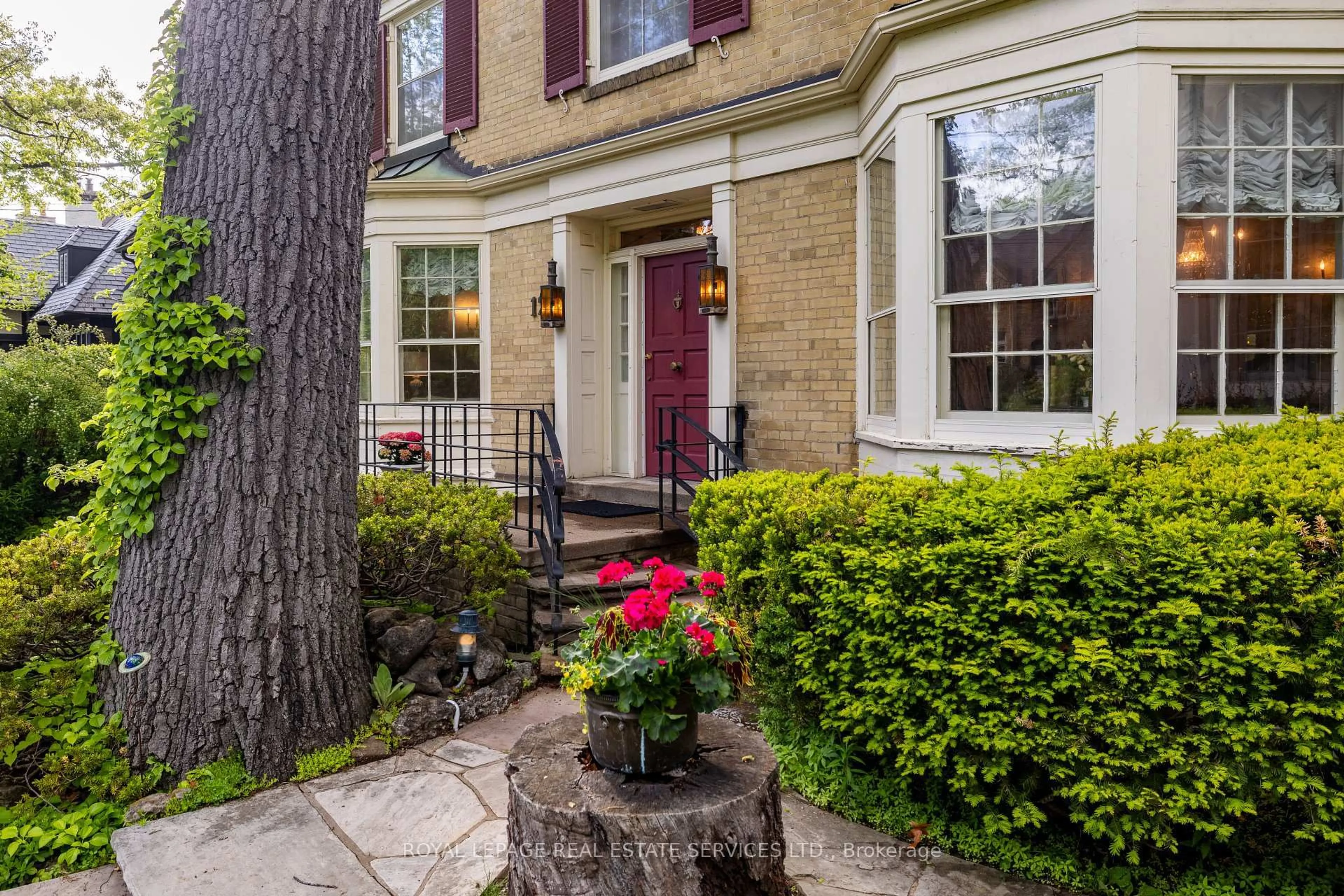 Unknown for 12 Queen Marys Dr, Toronto Ontario M8X 1S2