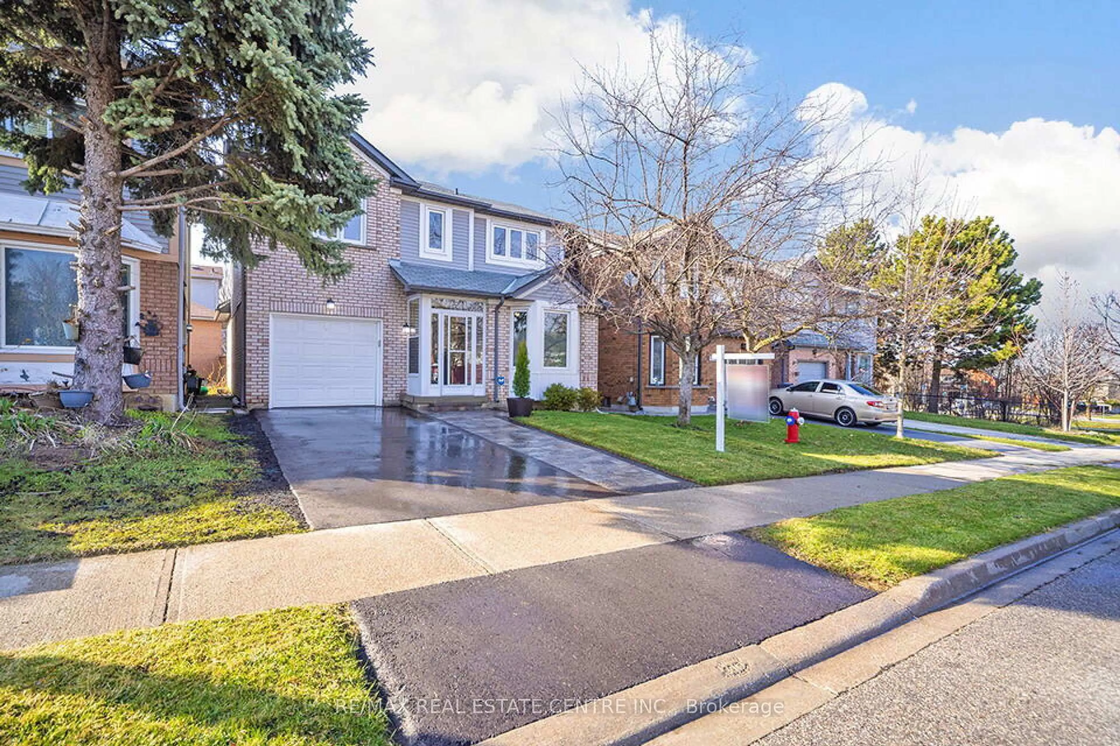 Home with brick exterior material, street for 142 Ural Circ, Brampton Ontario L6R 1H1