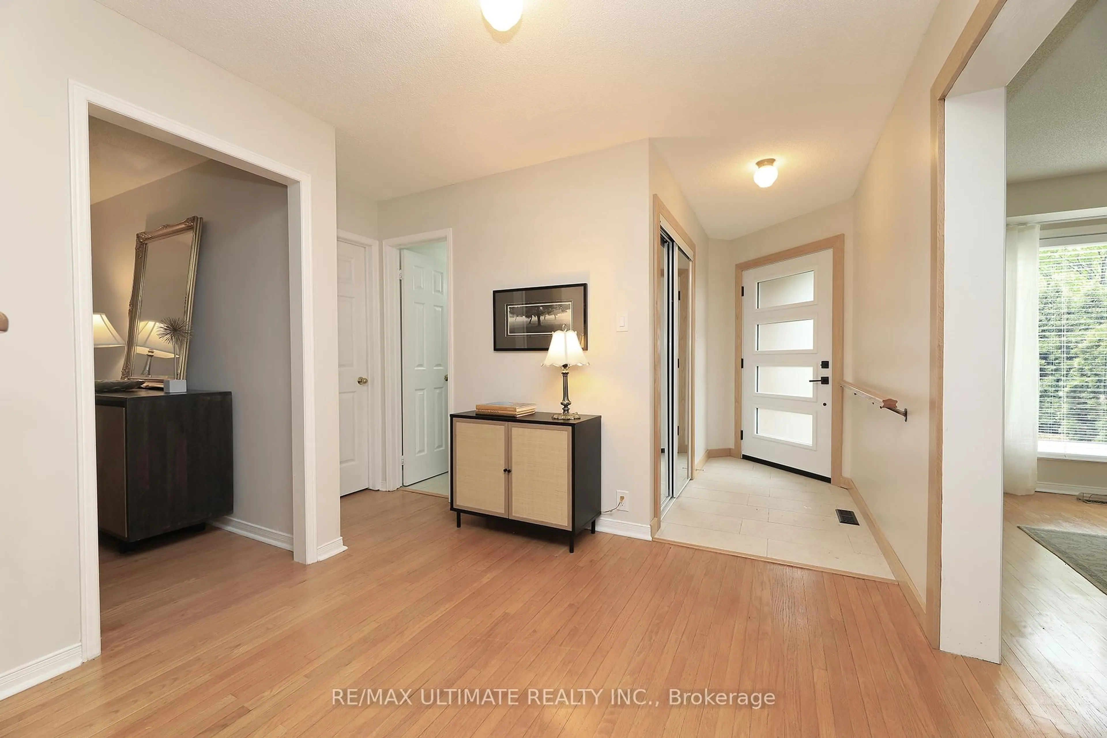 Indoor entryway for 1169 Ewing Cres, Mississauga Ontario L5V 1C1