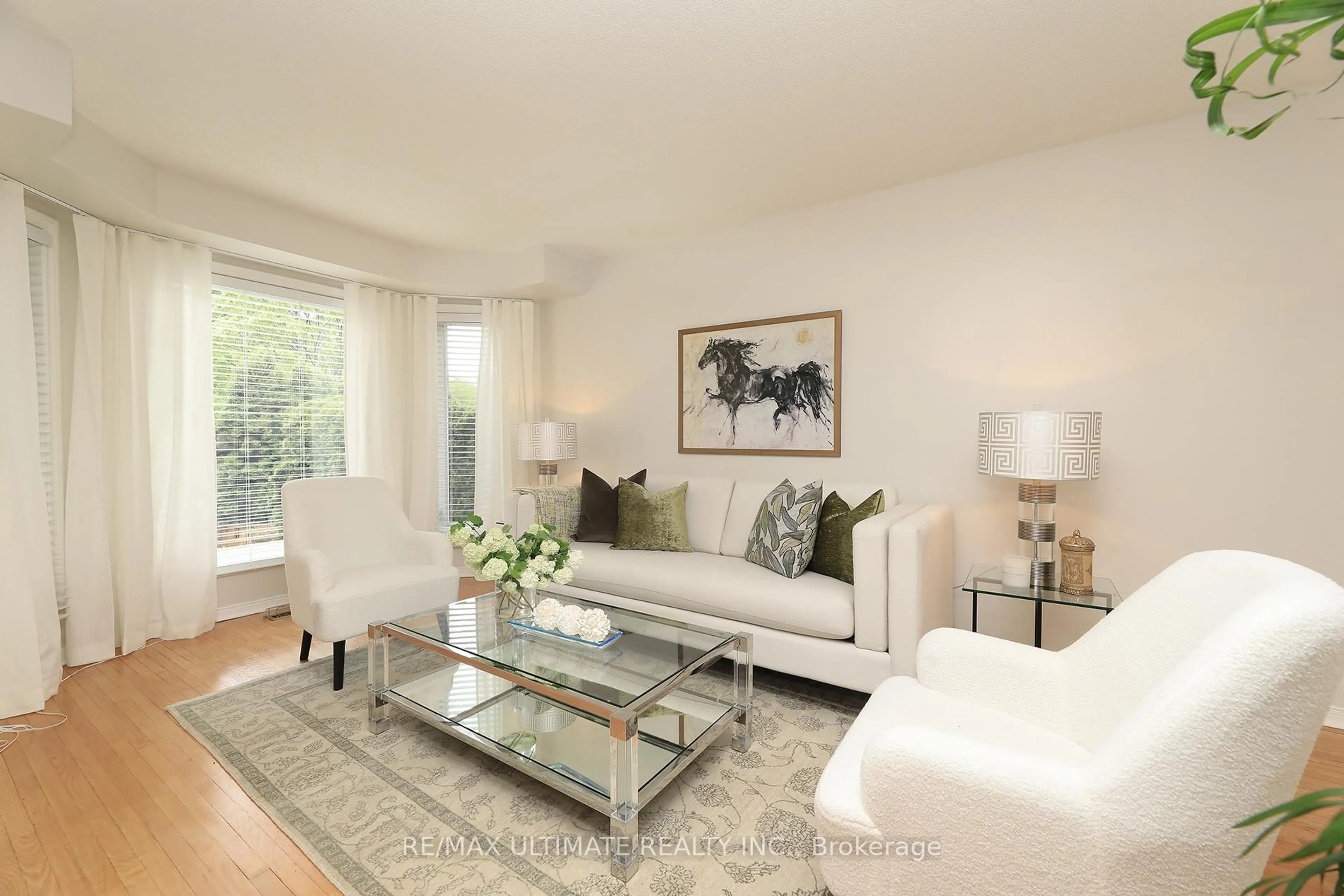 Living room with furniture, unknown for 1169 Ewing Cres, Mississauga Ontario L5V 1C1
