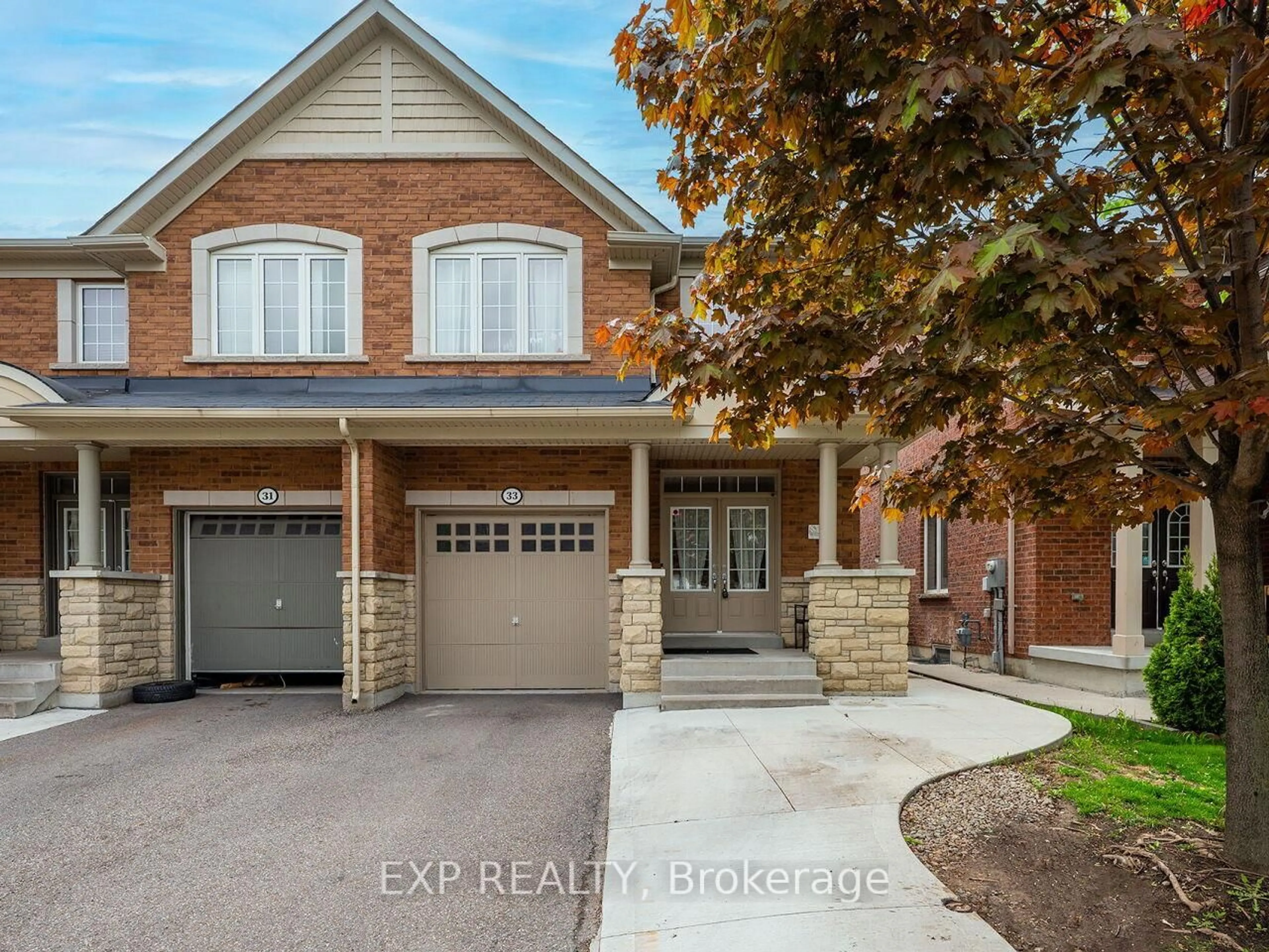 Home with brick exterior material, street for 33 Pentonville Rd, Brampton Ontario L6R 3R9