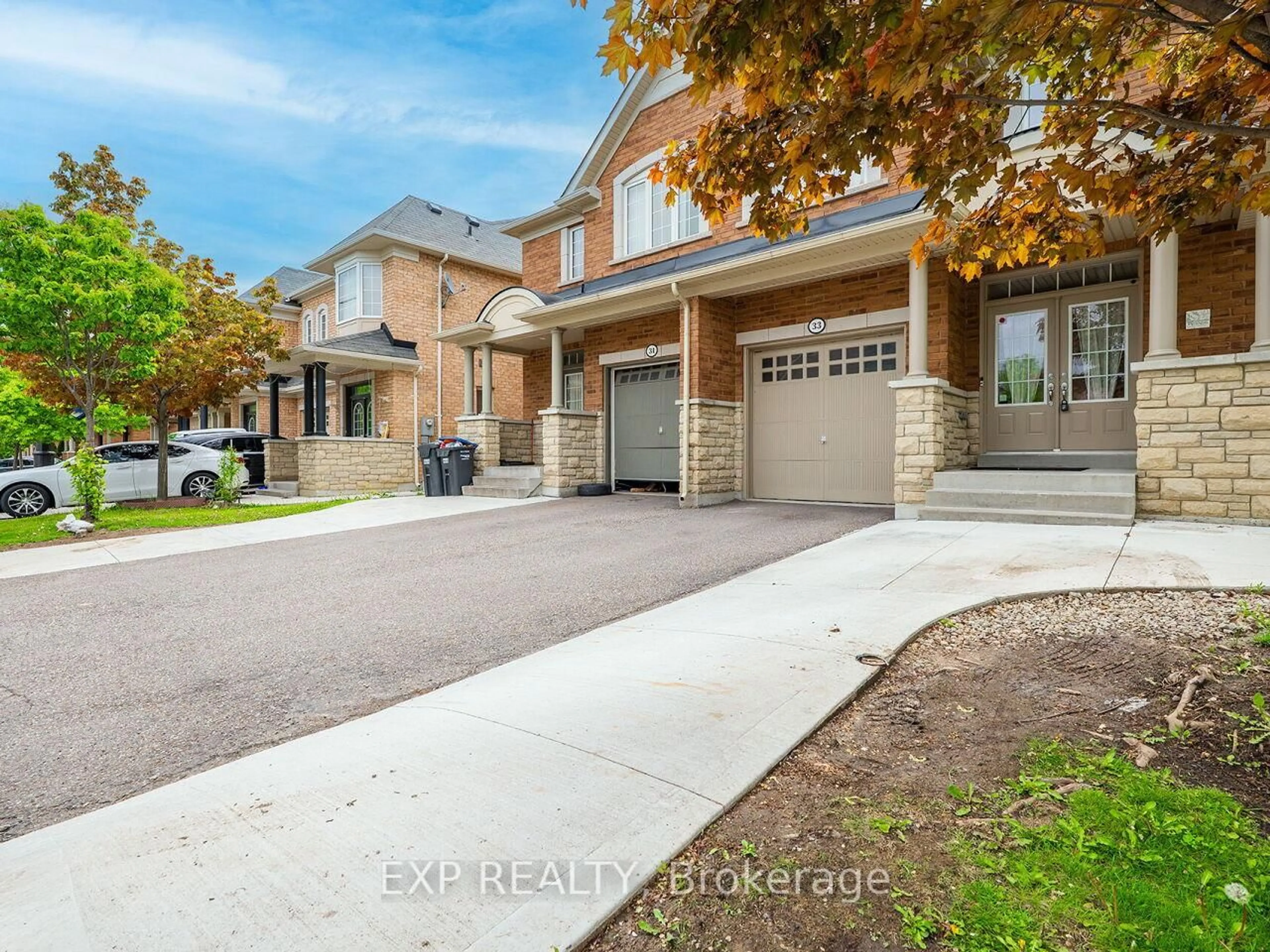 Home with brick exterior material, street for 33 Pentonville Rd, Brampton Ontario L6R 3R9
