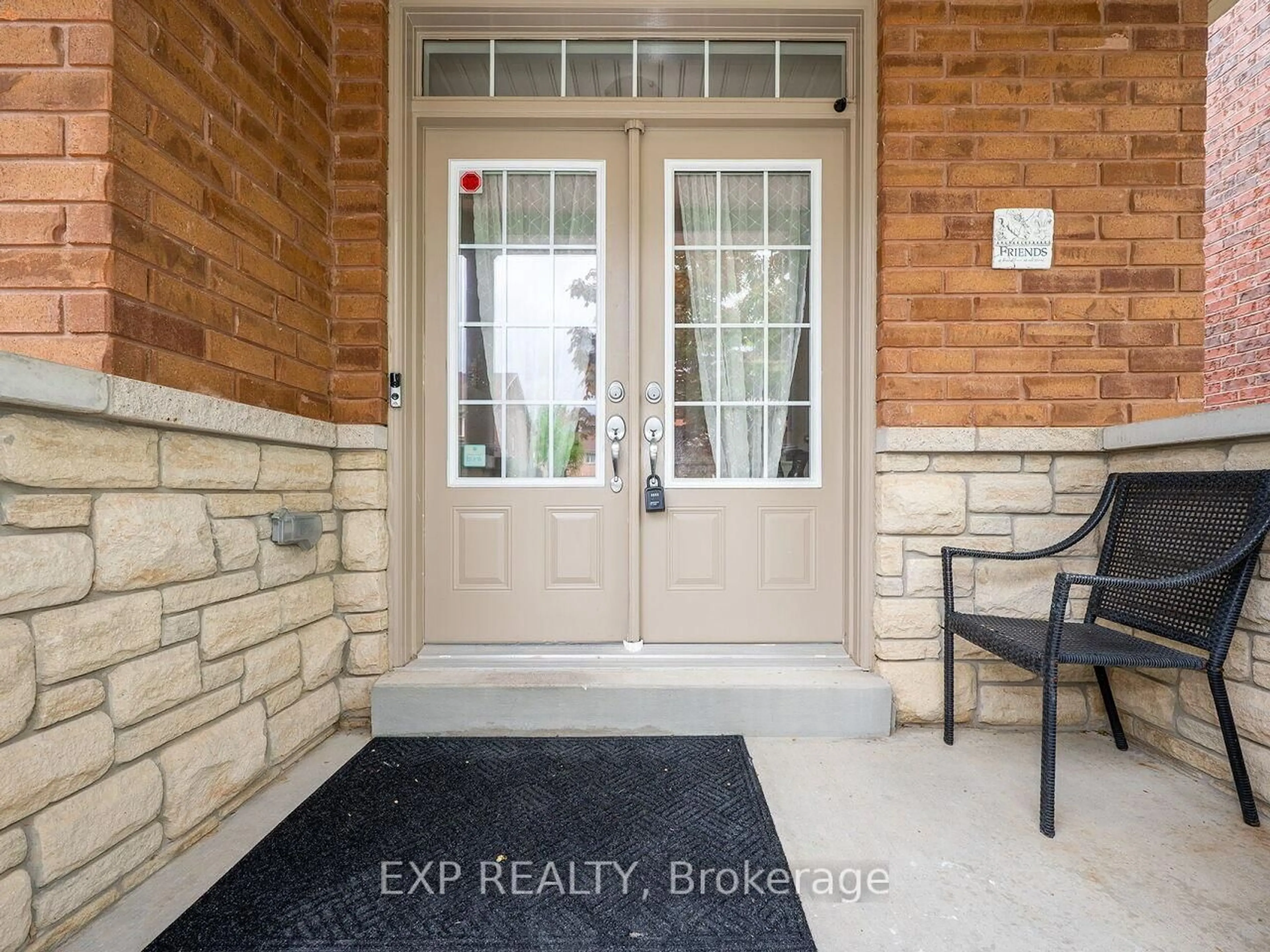 Indoor entryway for 33 Pentonville Rd, Brampton Ontario L6R 3R9