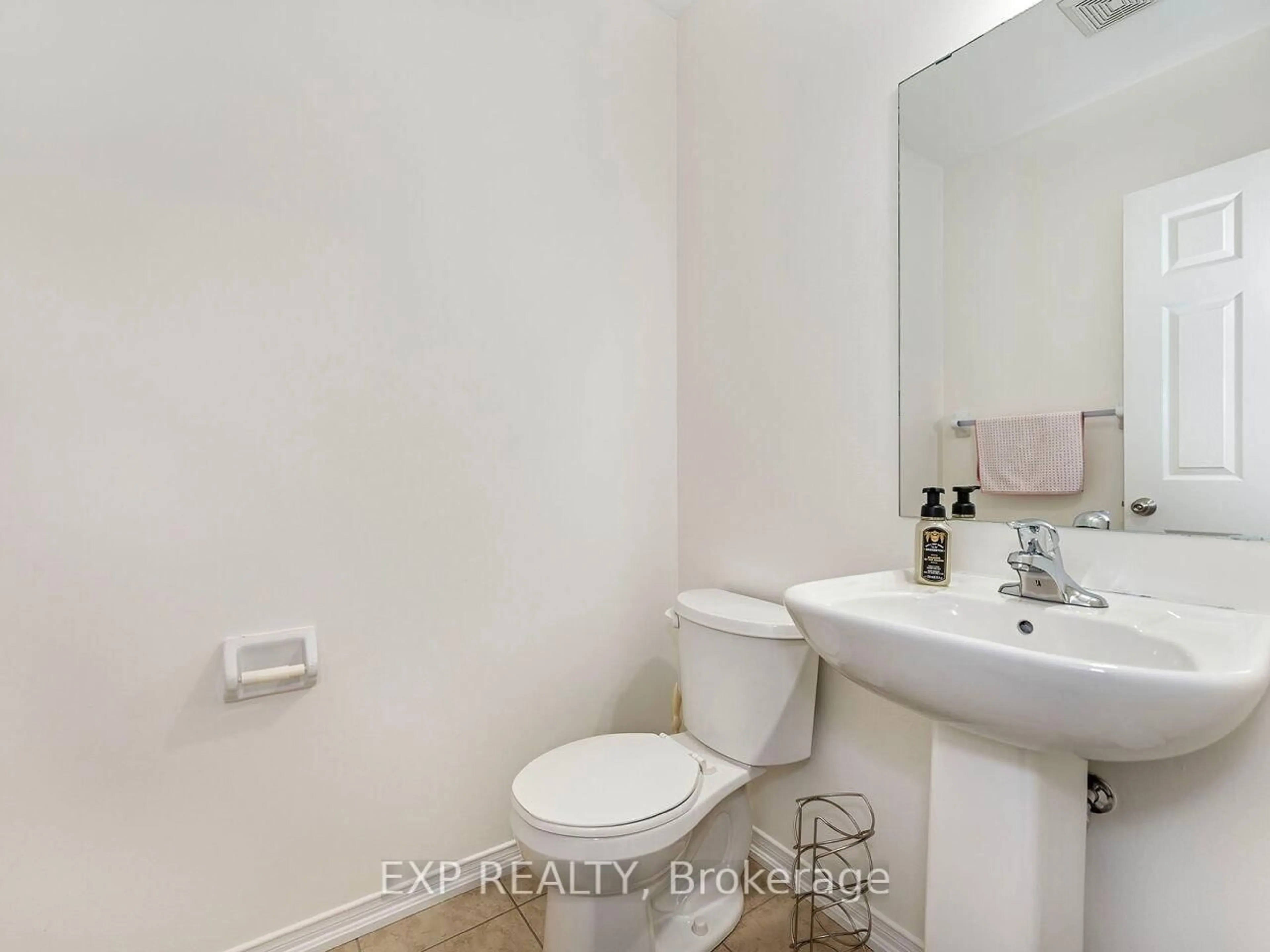 Standard bathroom, unknown for 33 Pentonville Rd, Brampton Ontario L6R 3R9