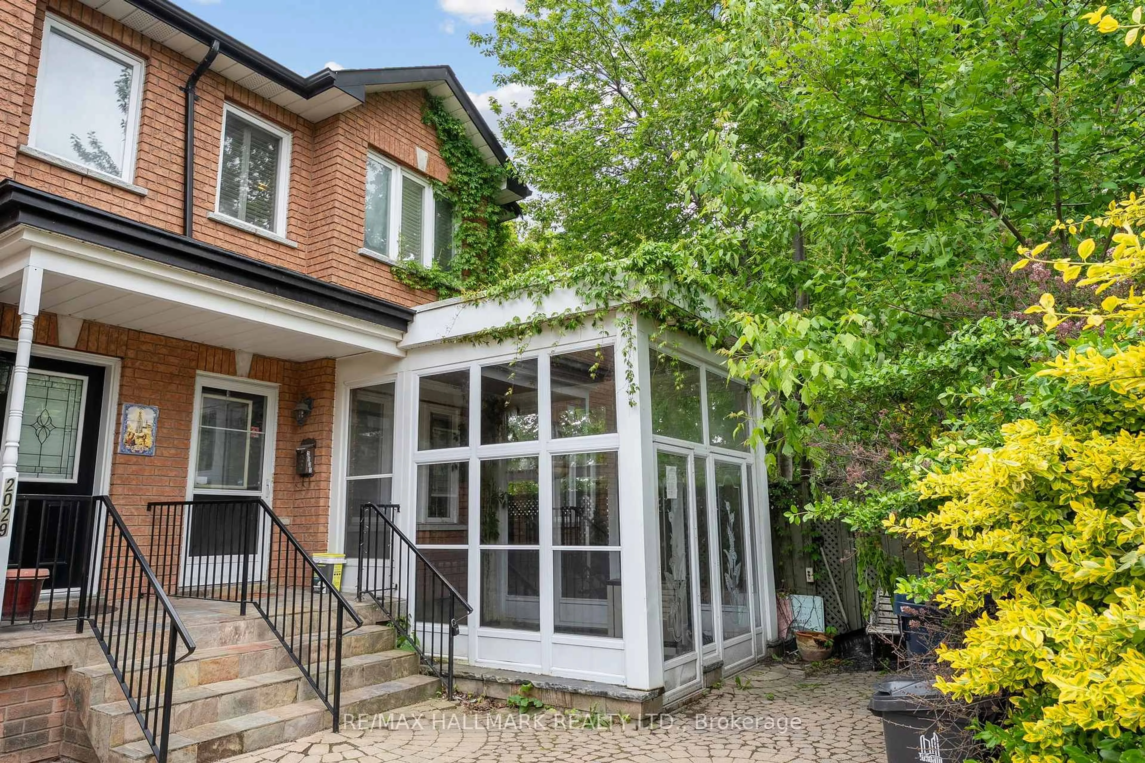 Unknown for 2031 Davenport Rd, Toronto Ontario M6N 1C5