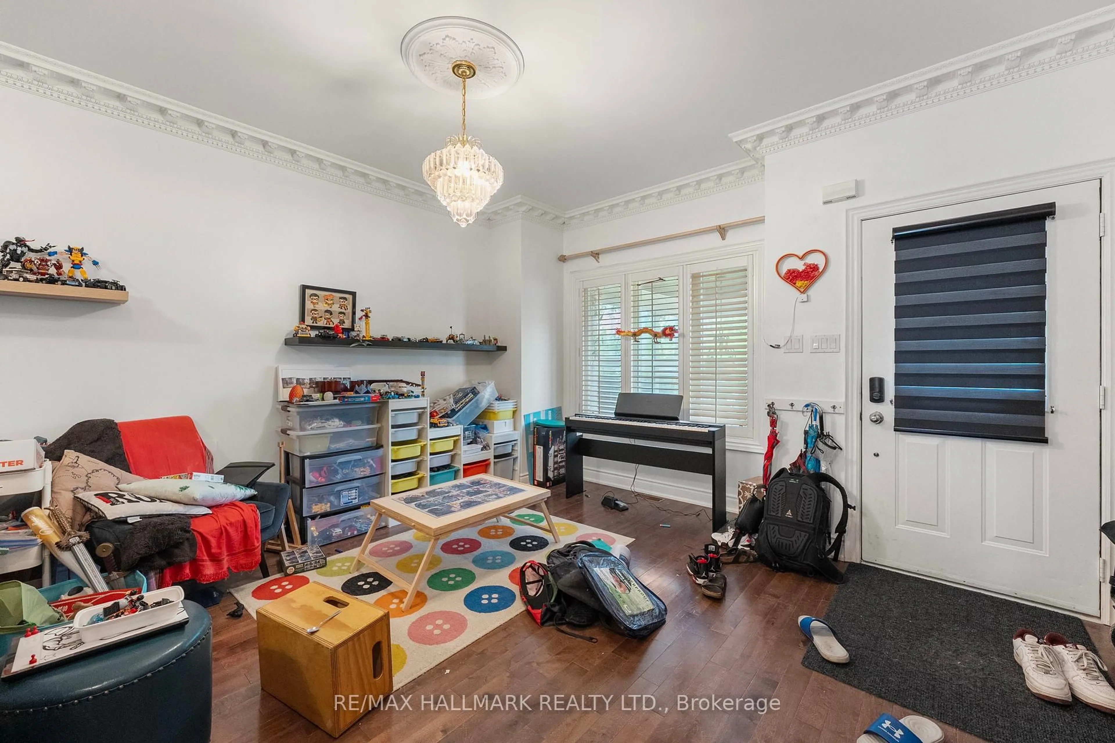 A pic of a room for 2031 Davenport Rd, Toronto Ontario M6N 1C5